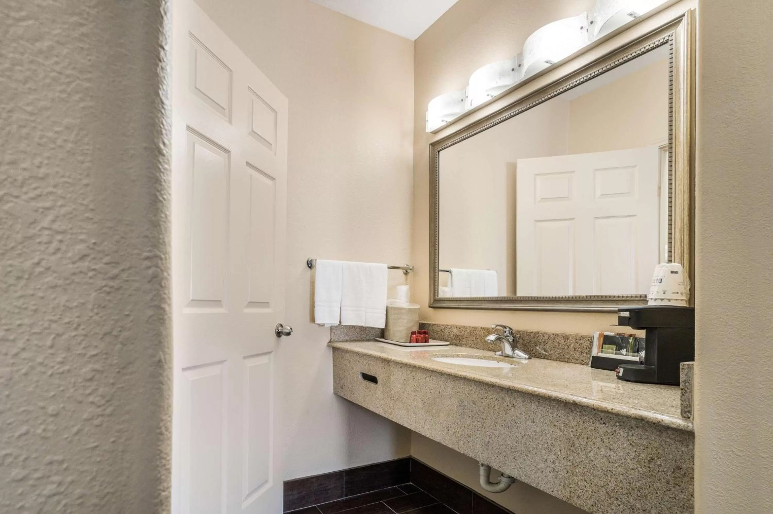 Photo of the whole room in SureStay Hotel by Best Western Alice