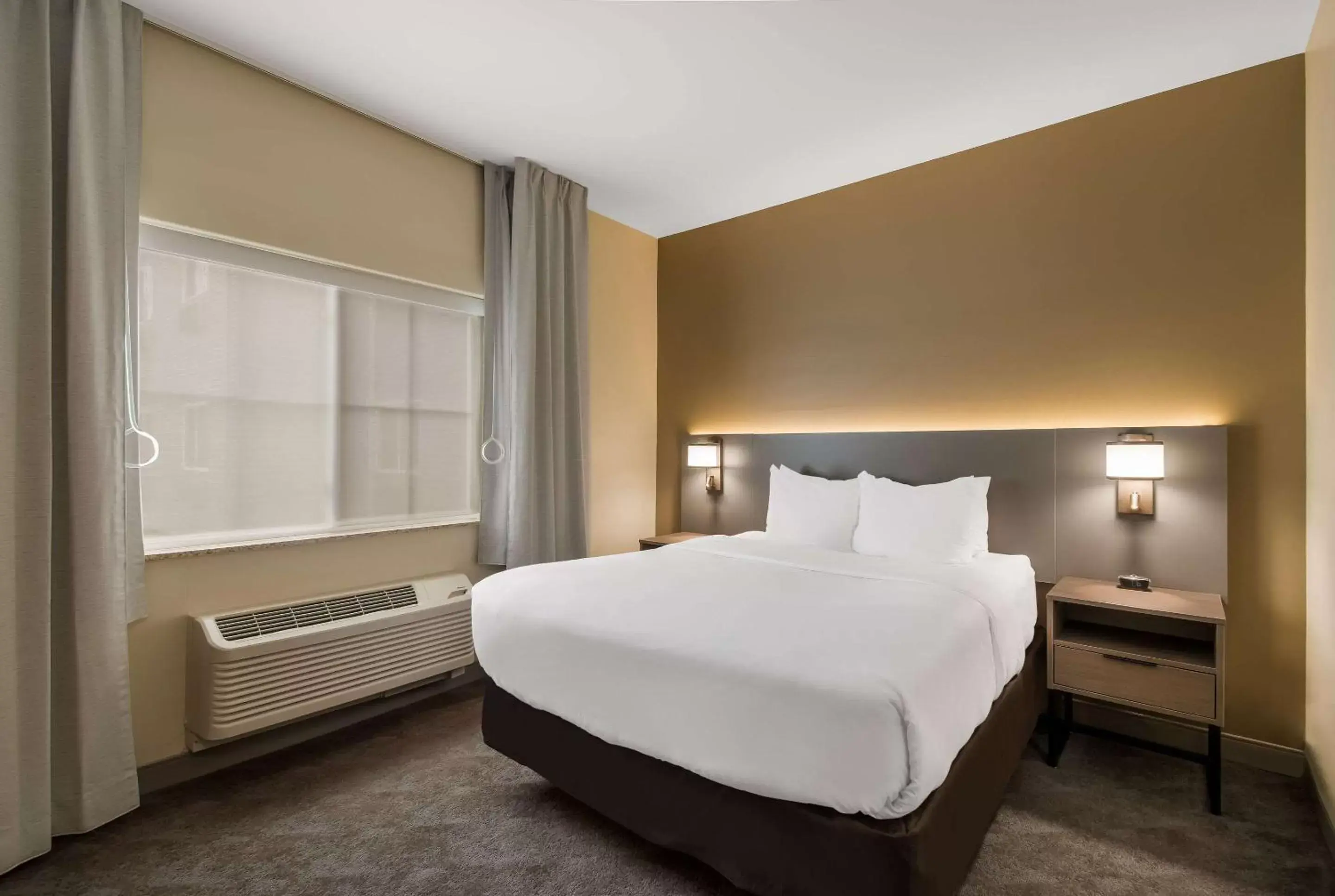 Bedroom, Bed in Comfort Inn & Suites Barnesville - Frackville