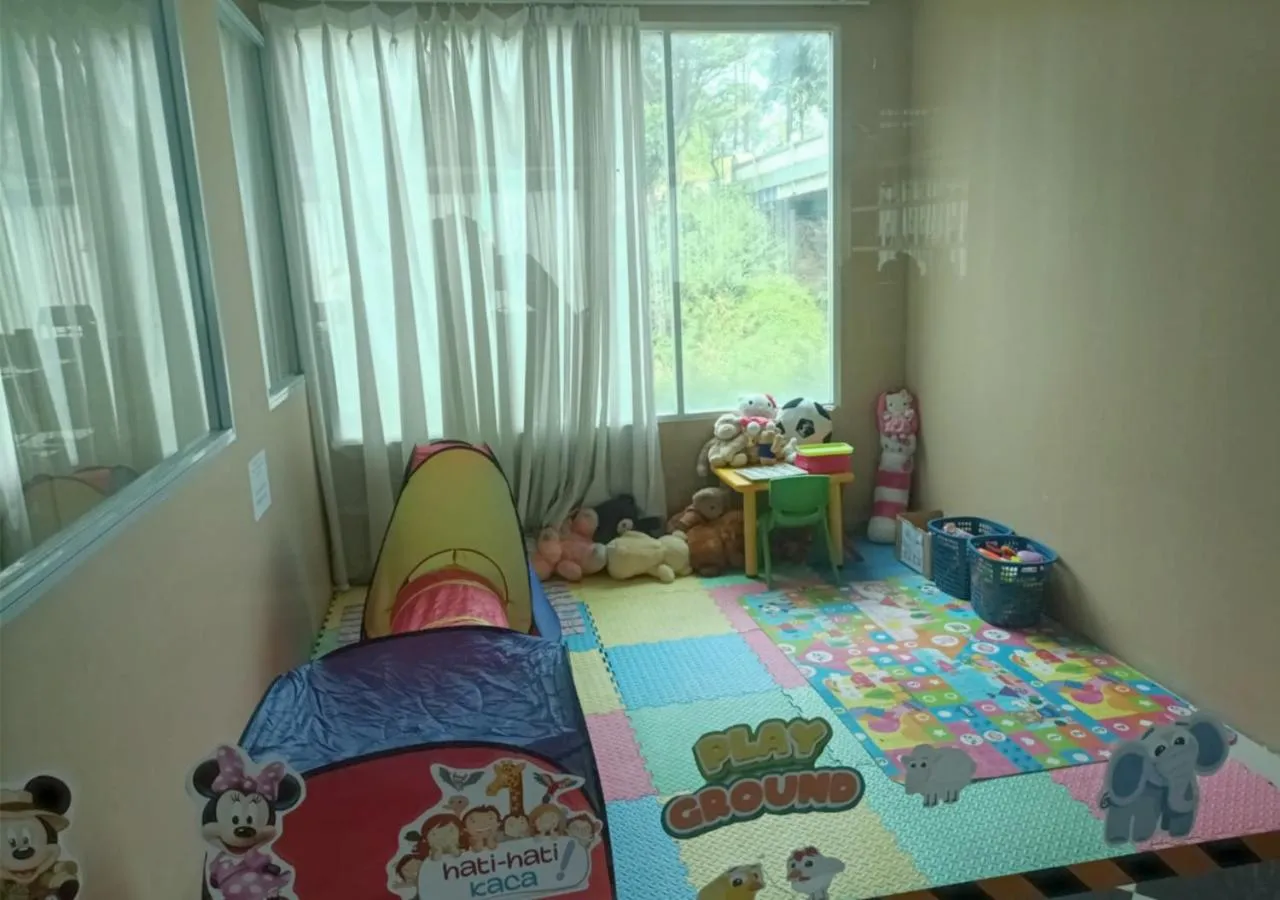 Kids's club, Bed in King's Hotel Nagoya Batam