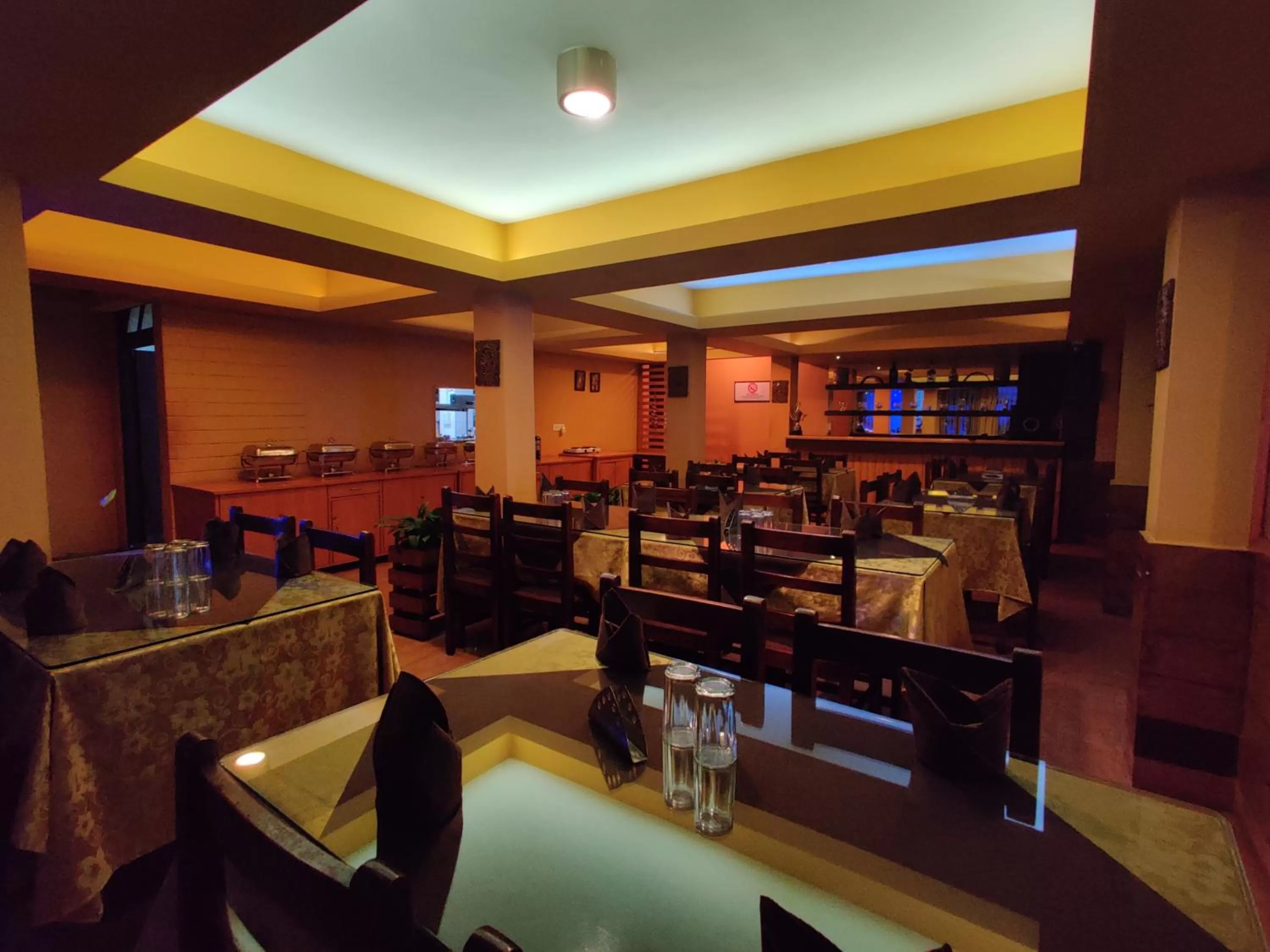 Restaurant/places to eat in Hotel Tarayana