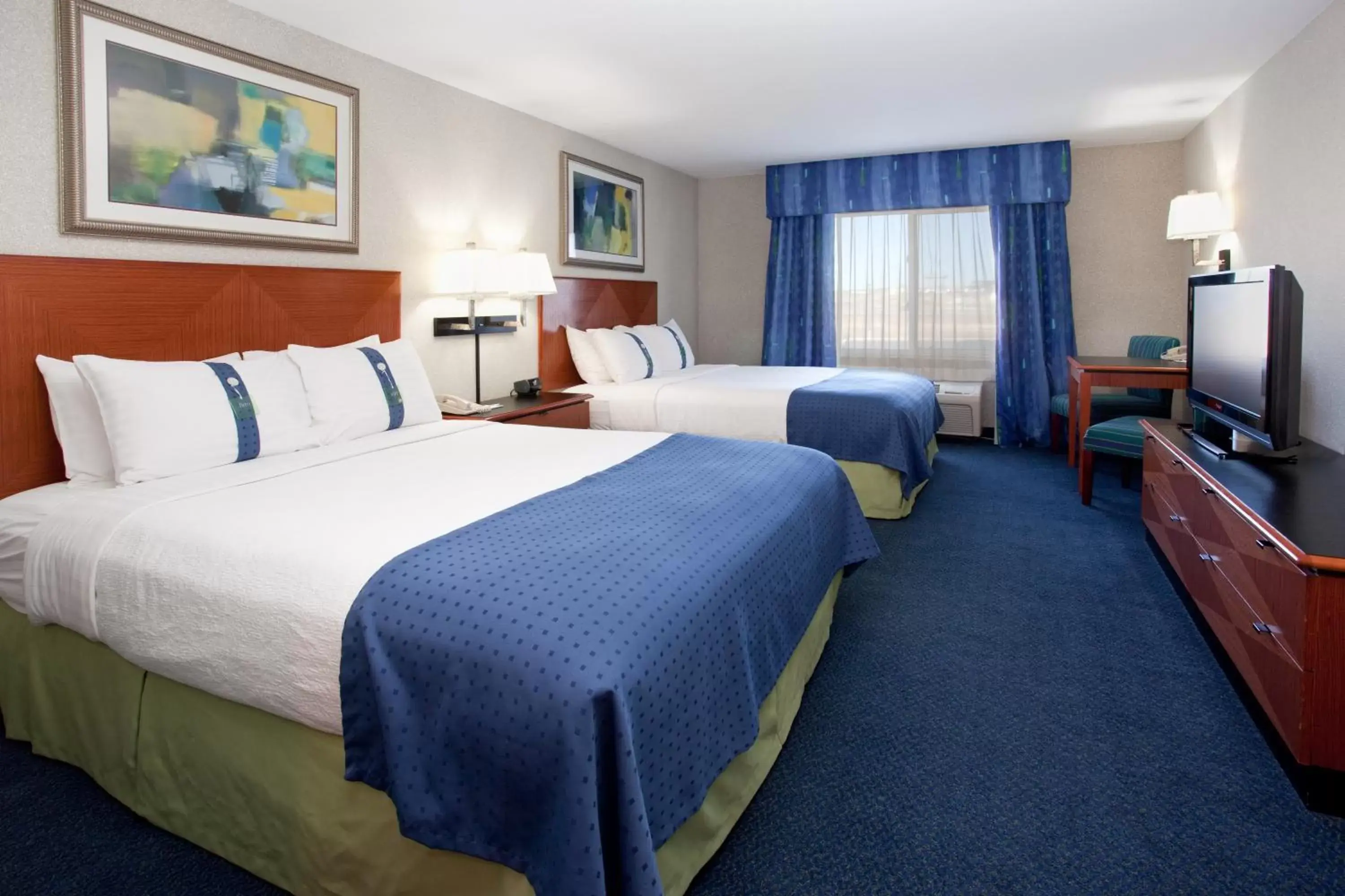 Photo of the whole room, Bed in Holiday Inn Rock Springs, an IHG Hotel