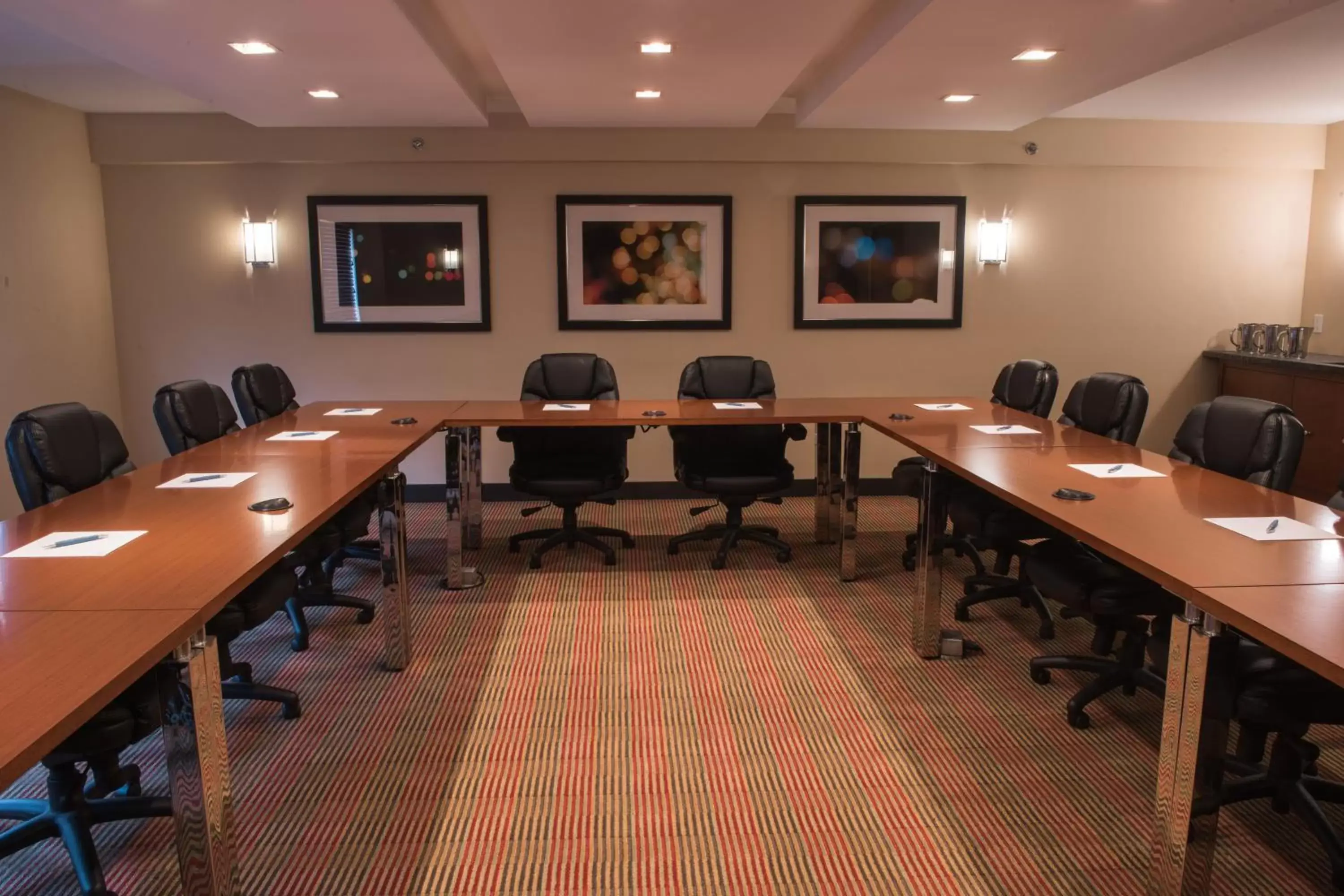 Meeting/conference room in Four Points by Sheraton Winnipeg South
