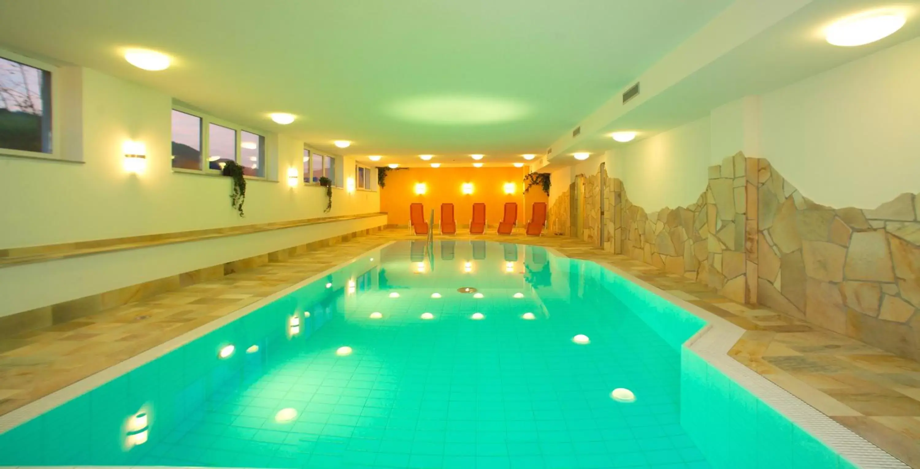 Swimming Pool in Hotel TONI inklusive Zell am See - Kaprun Sommerkarte