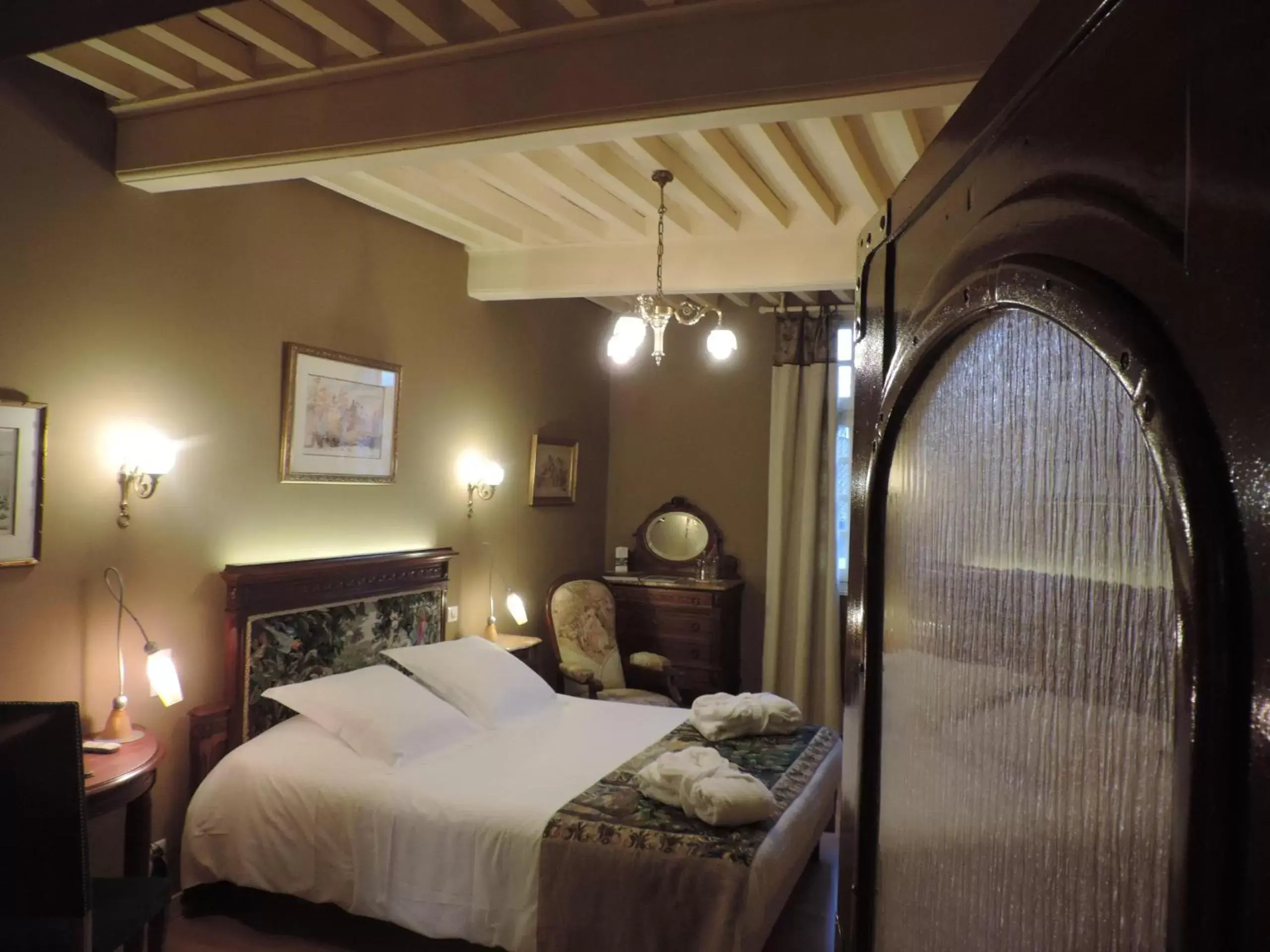 Double Room with Private Bathroom in La Maison des Consuls