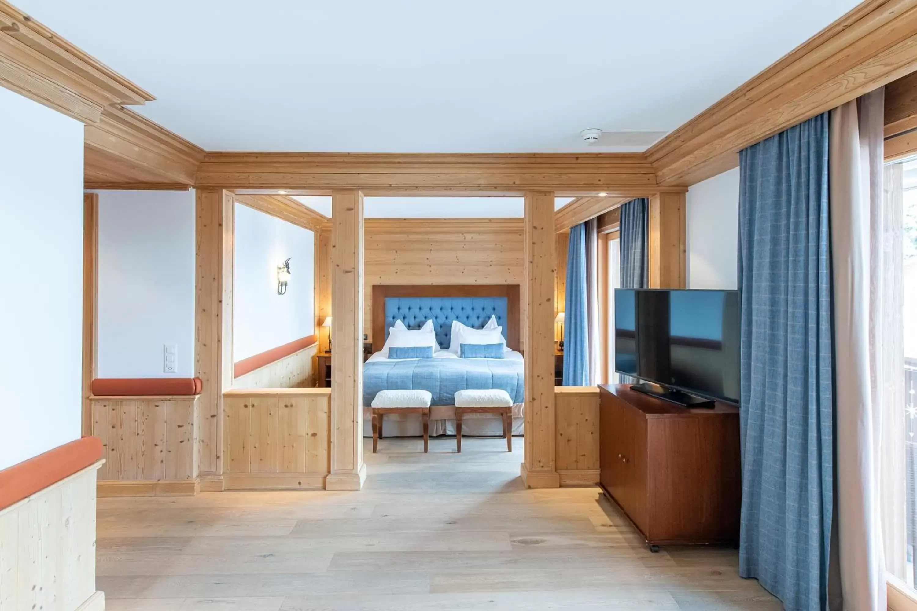 Photo of the whole room, Bed in Chalet RoyAlp Hôtel & Spa Photo of the whole room, Bed in Chalet RoyAlp Hôtel & Spa
