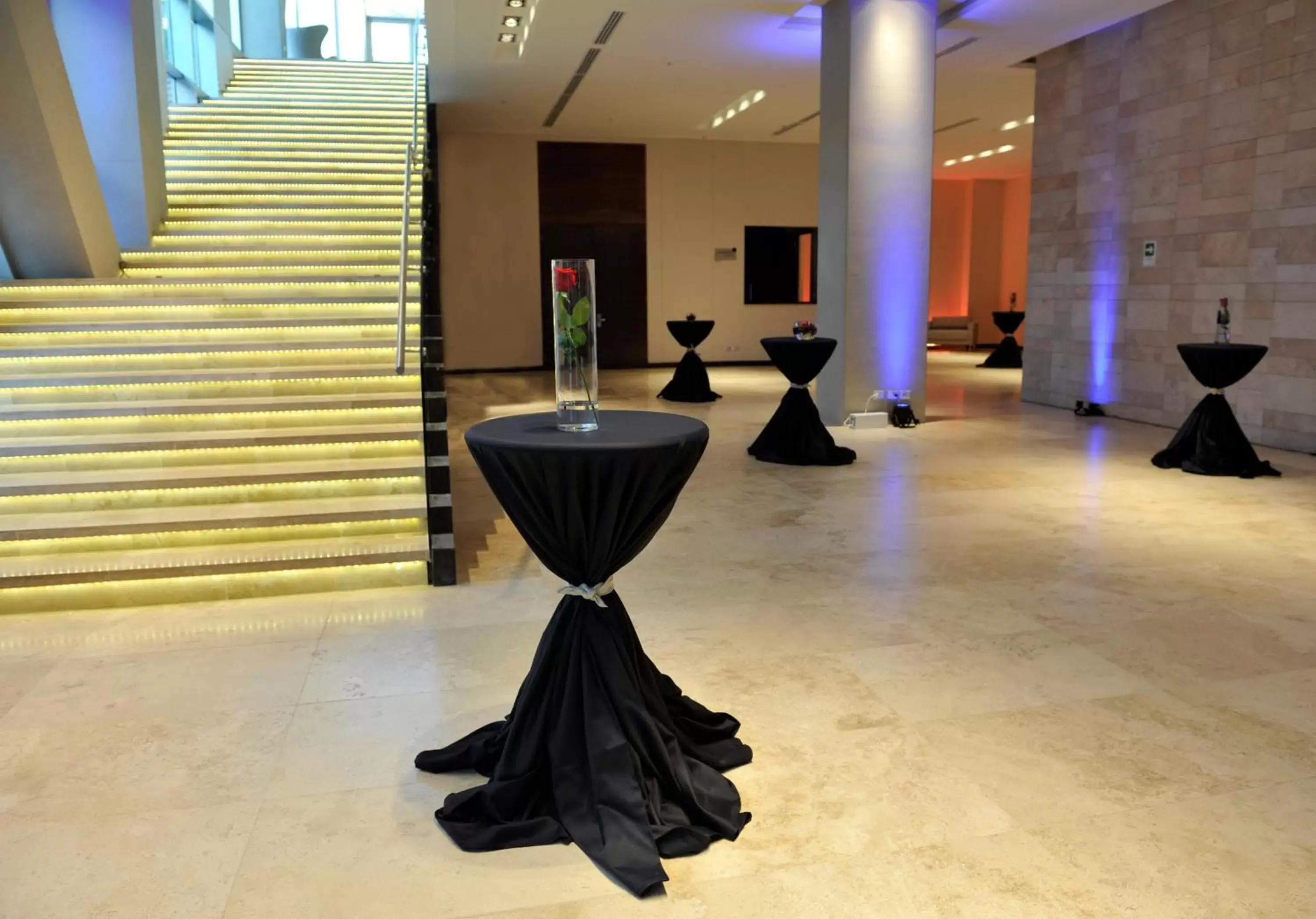 Lobby or reception in Radisson Blu Plaza El Bosque Santiago