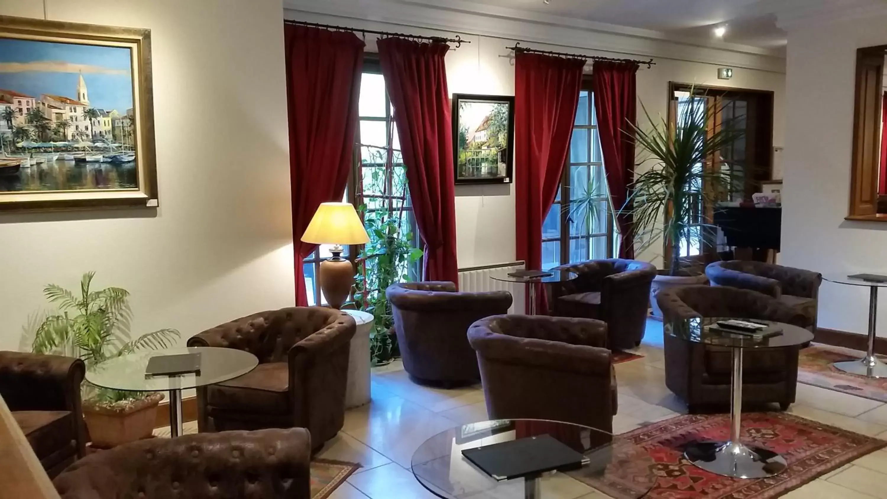 Communal lounge/ TV room, Lobby/Reception in Hôtel & Spa Greuze