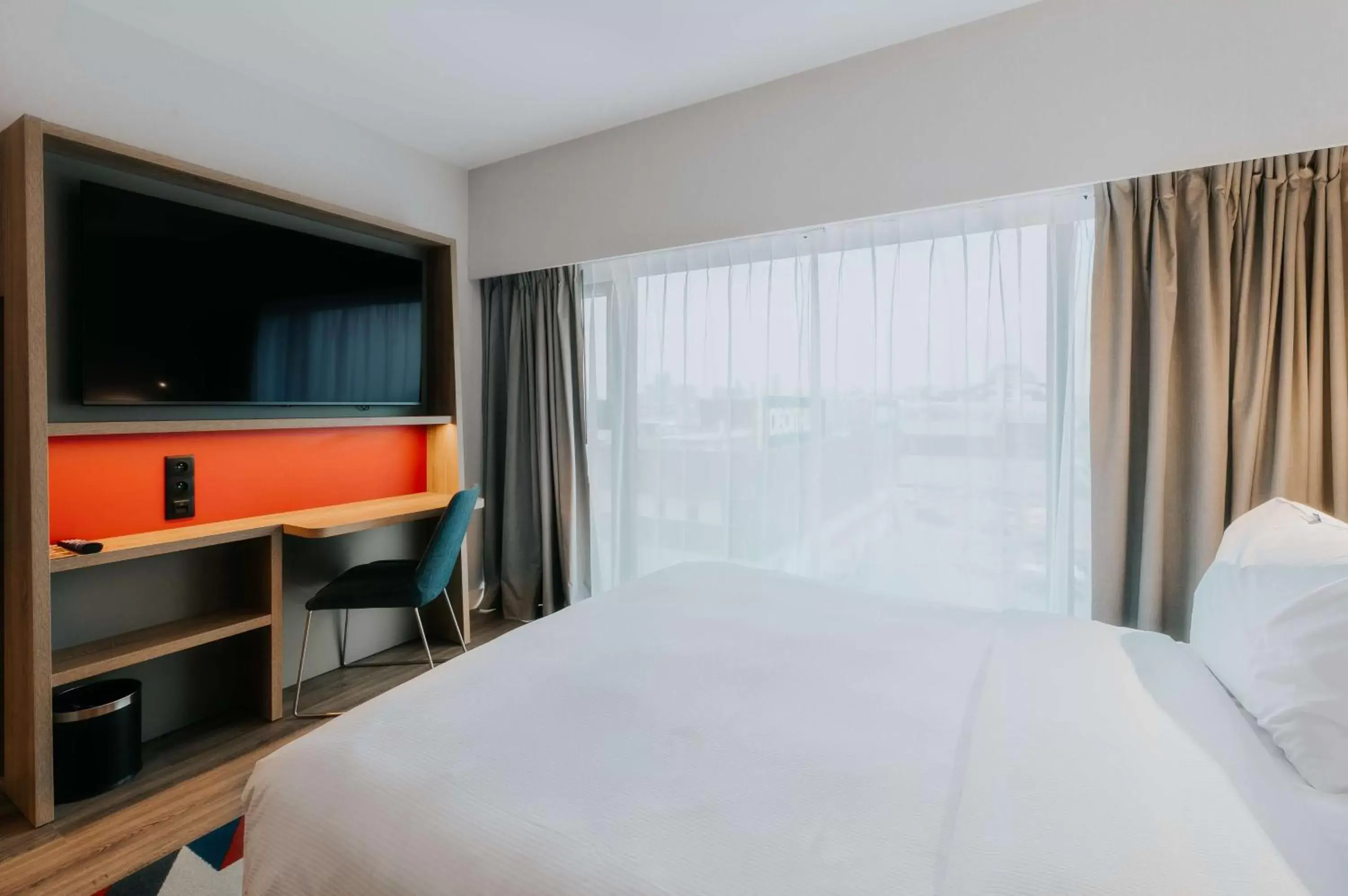 Bedroom, Bed in Hampton By Hilton Warsaw Reduta