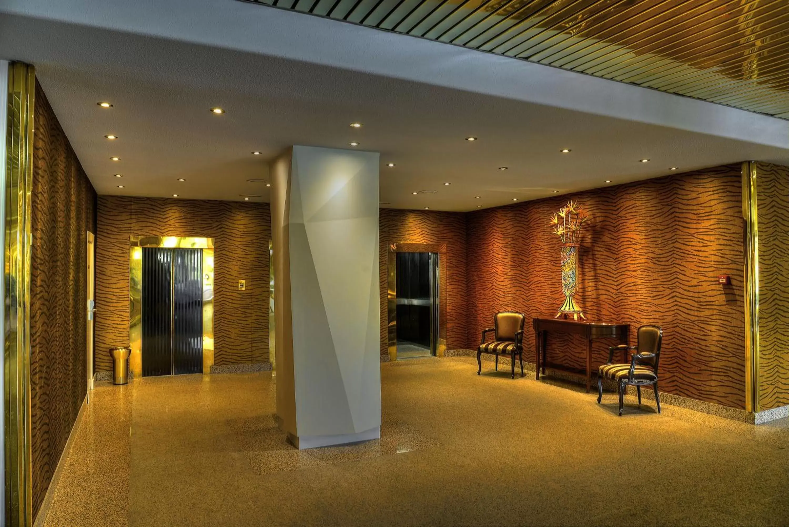 Lobby or reception, Lounge/Bar in Beatriz Toledo Auditorium & Spa