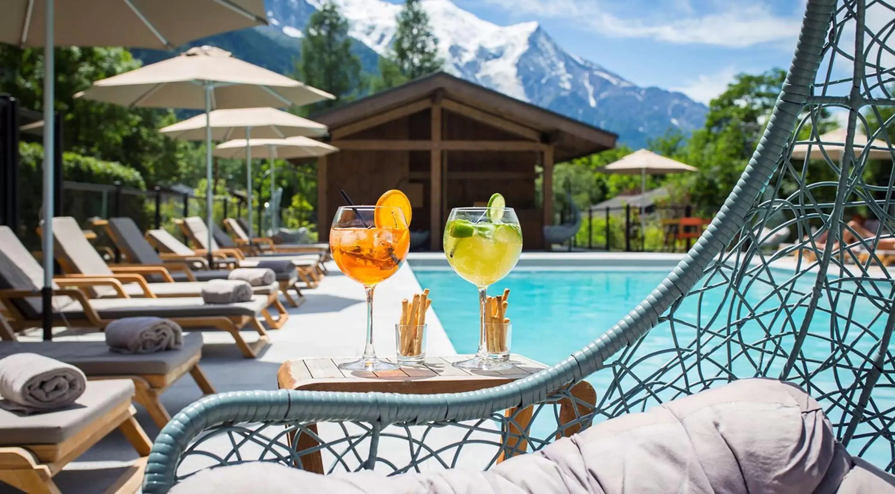 Lounge or bar, Swimming Pool in Excelsior Chamonix Hôtel & Spa