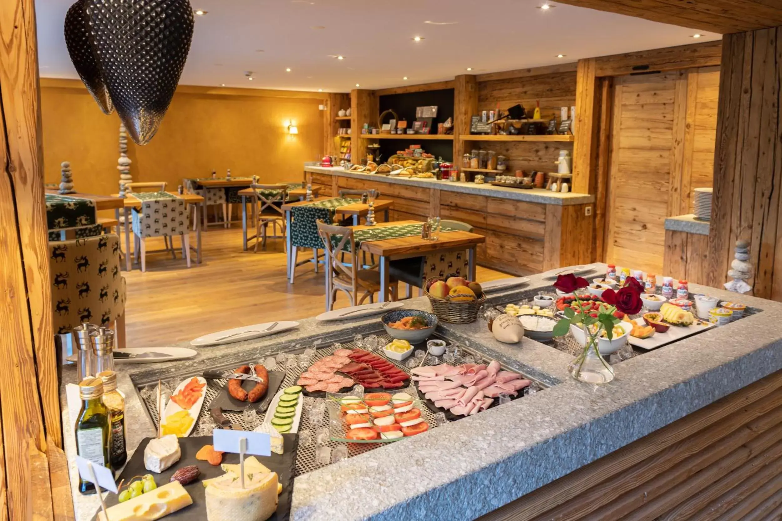 Food and drinks, Restaurant/Places to Eat in Matterhorn Lodge Boutique Hotel & Apartments