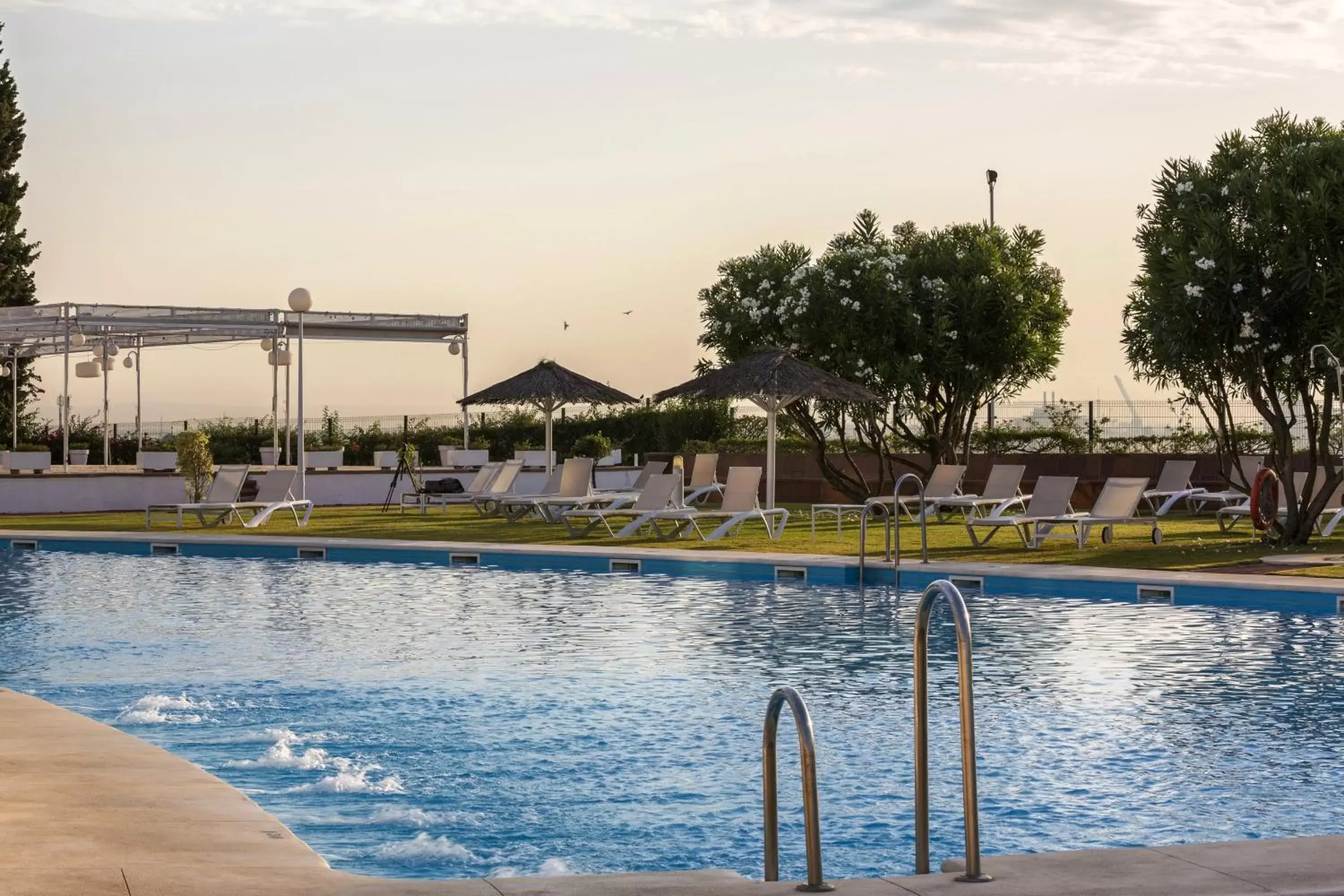 Swimming Pool in Ilunion Alcora Sevilla