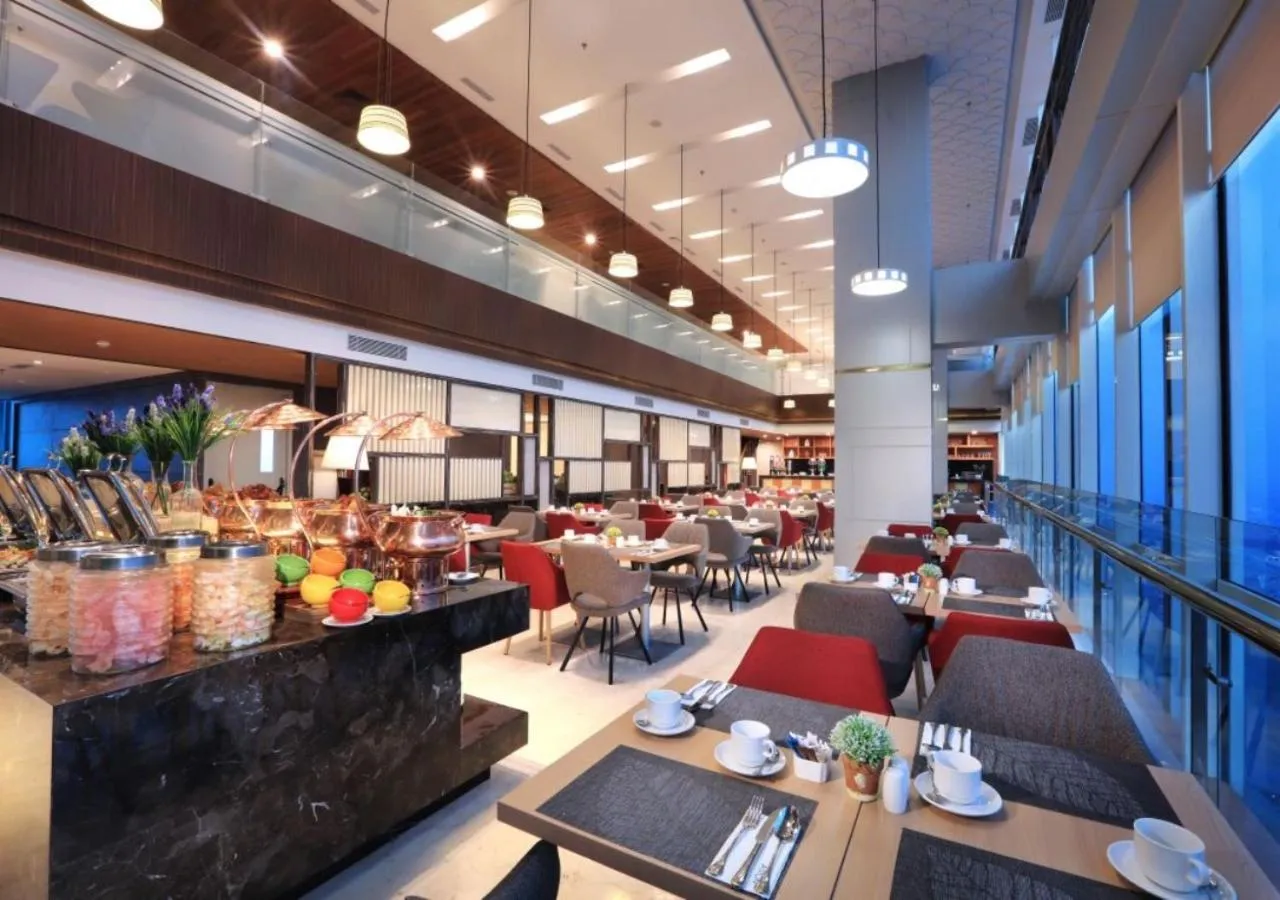 Restaurant/places to eat in Aston Kartika Grogol Hotel & Conference Center