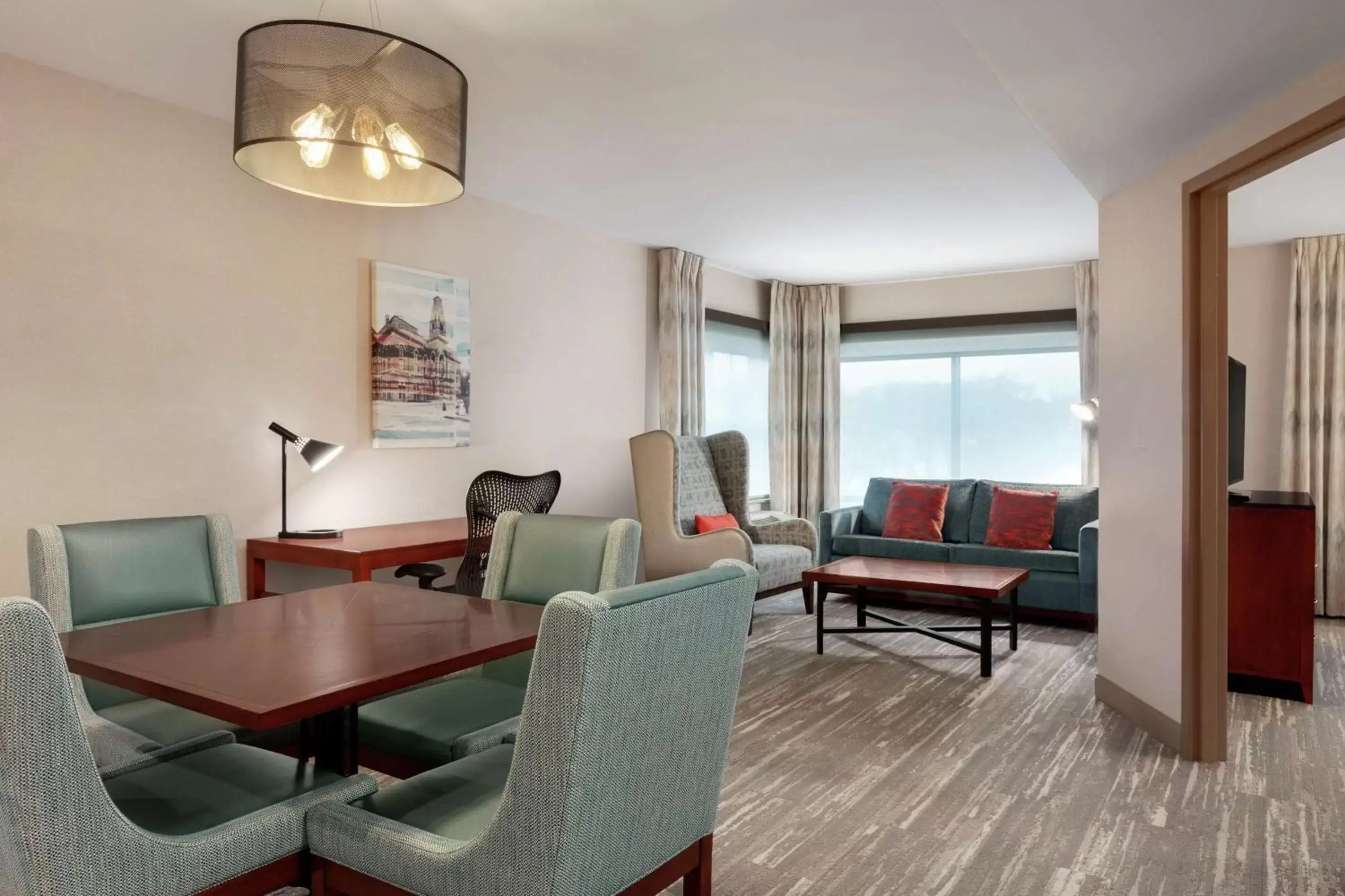 Bedroom, Dining Area in Hilton Garden Inn Troy