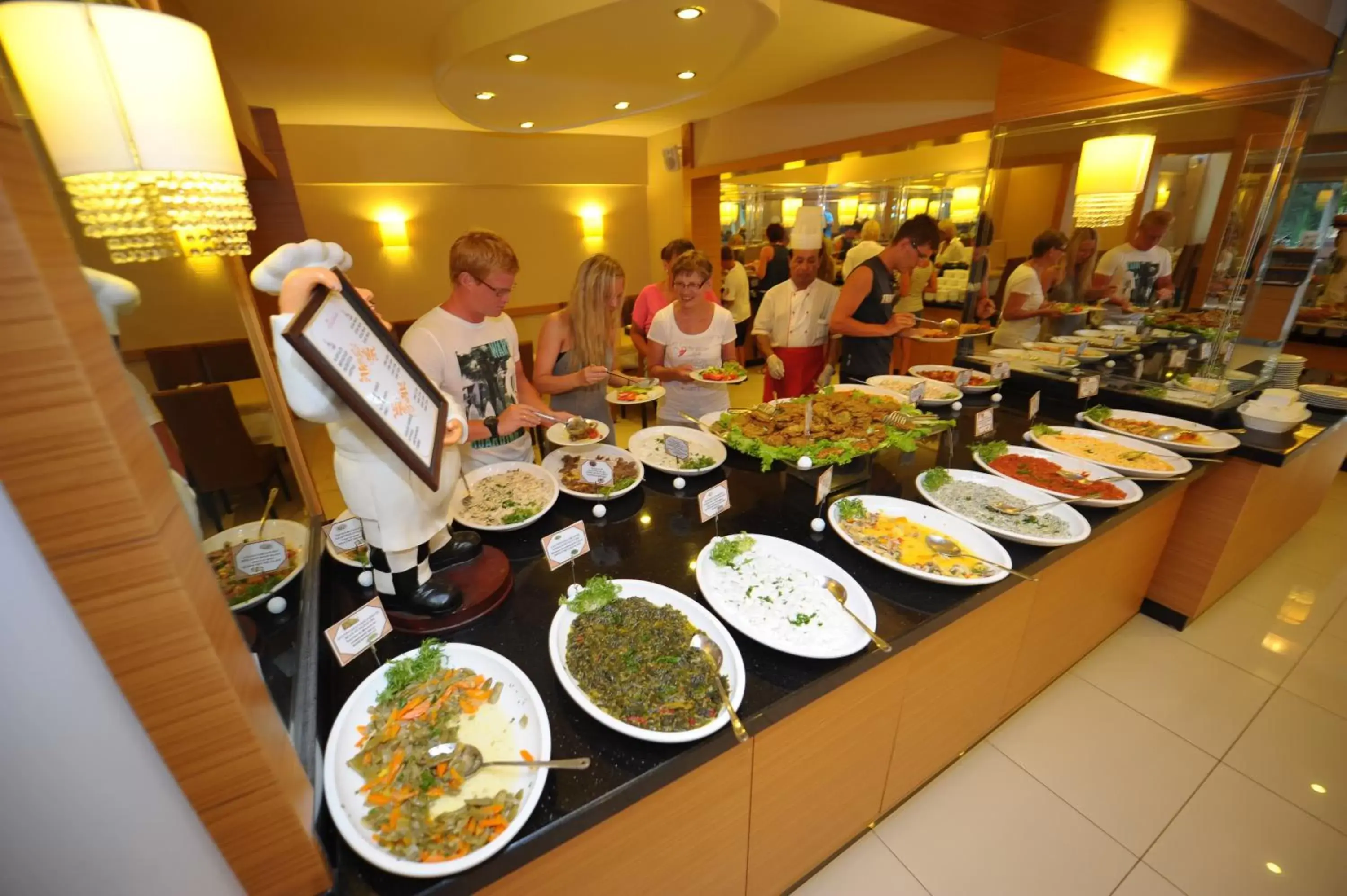 Restaurant/places to eat in Suite Laguna Otel