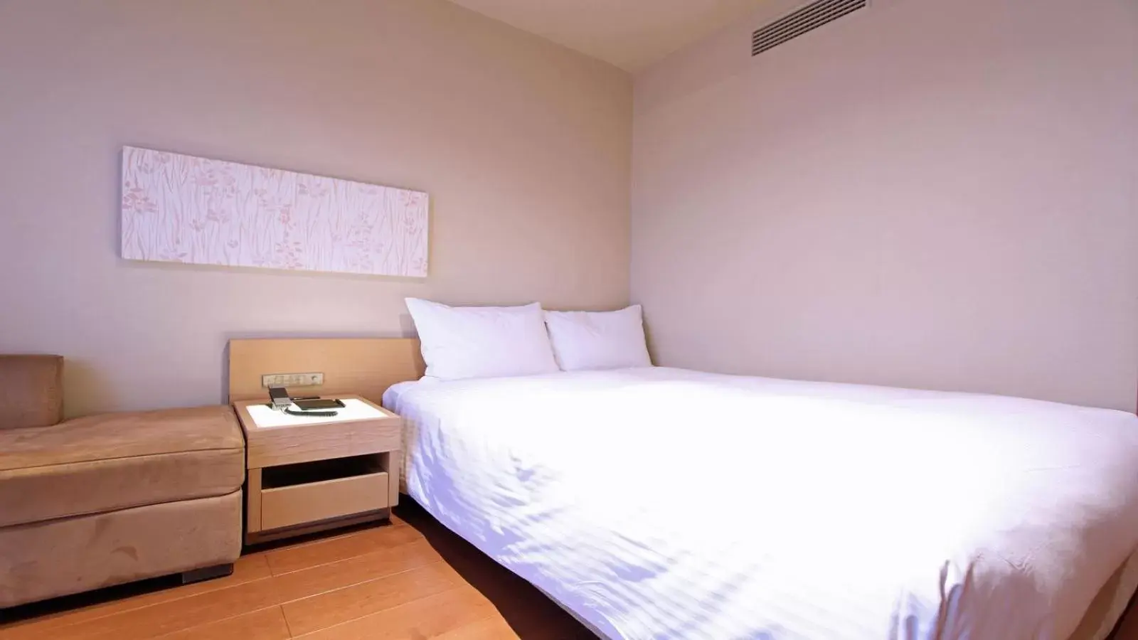 Bed in KOKO HOTEL Fukuoka Tenjin