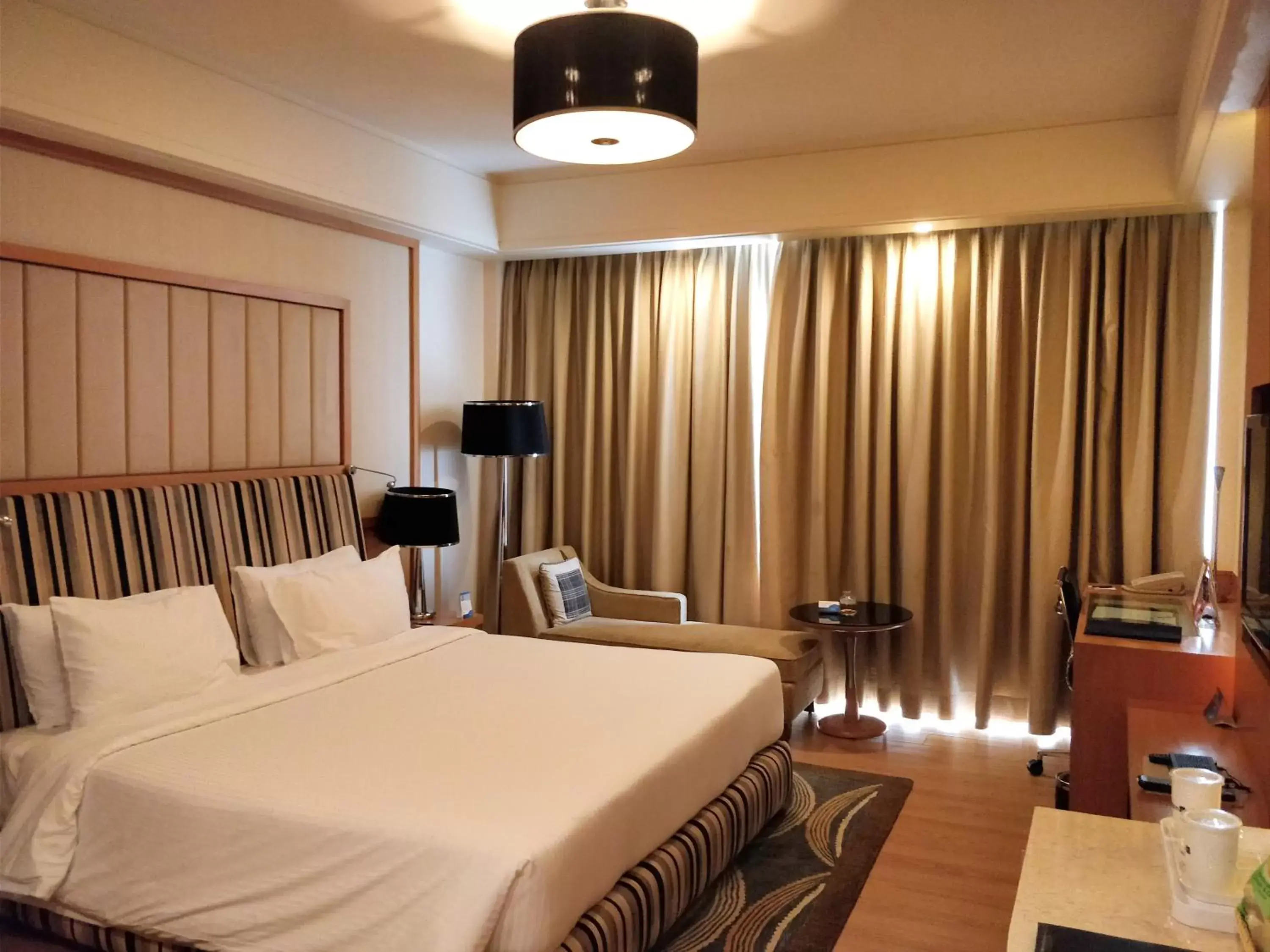 Shower, Bed in Radisson Blu Hotel, Nagpur