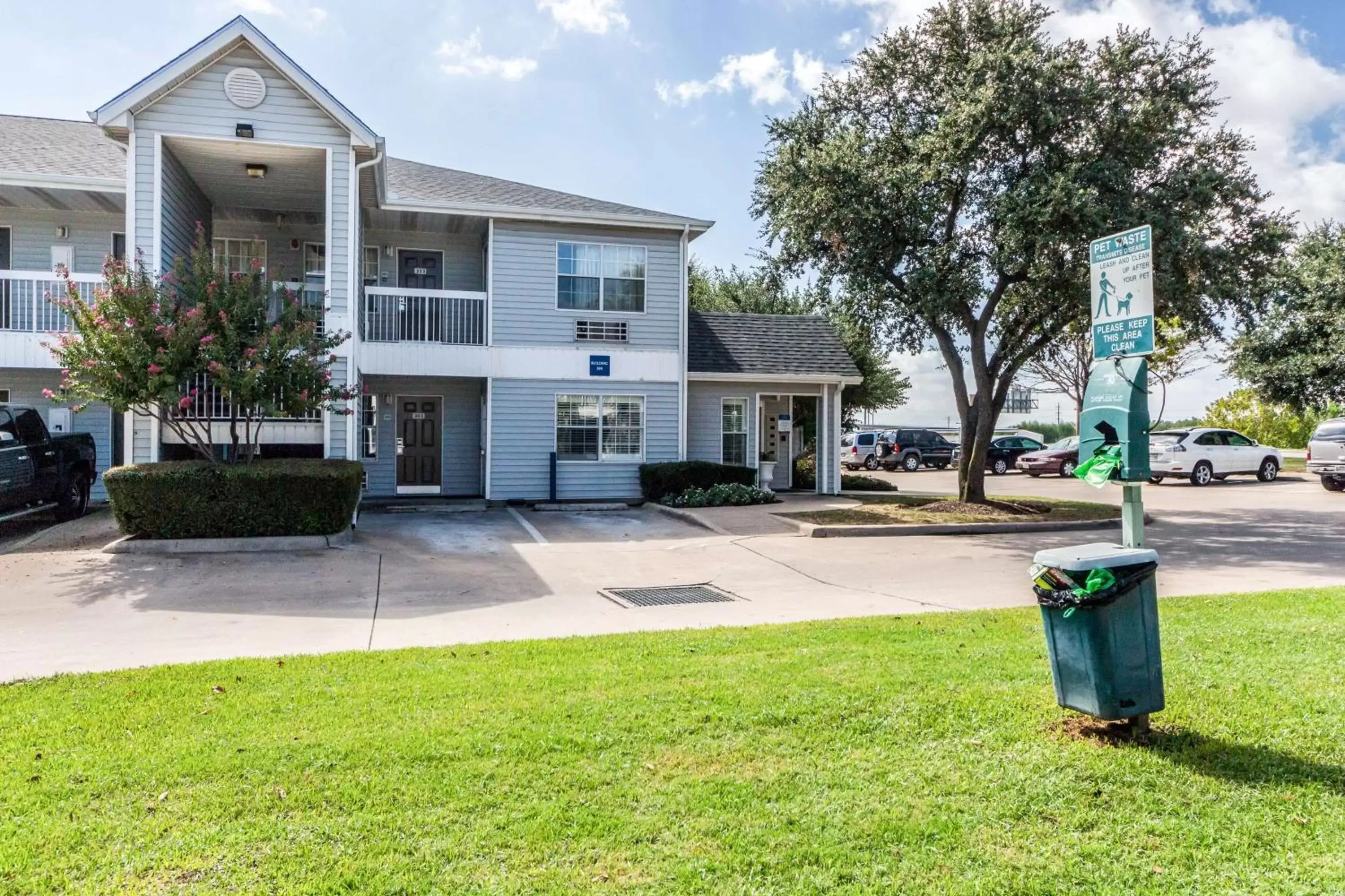 Property building in Studio 6-Dallas, TX - Northwest Property building in Studio 6-Dallas, TX - Northwest