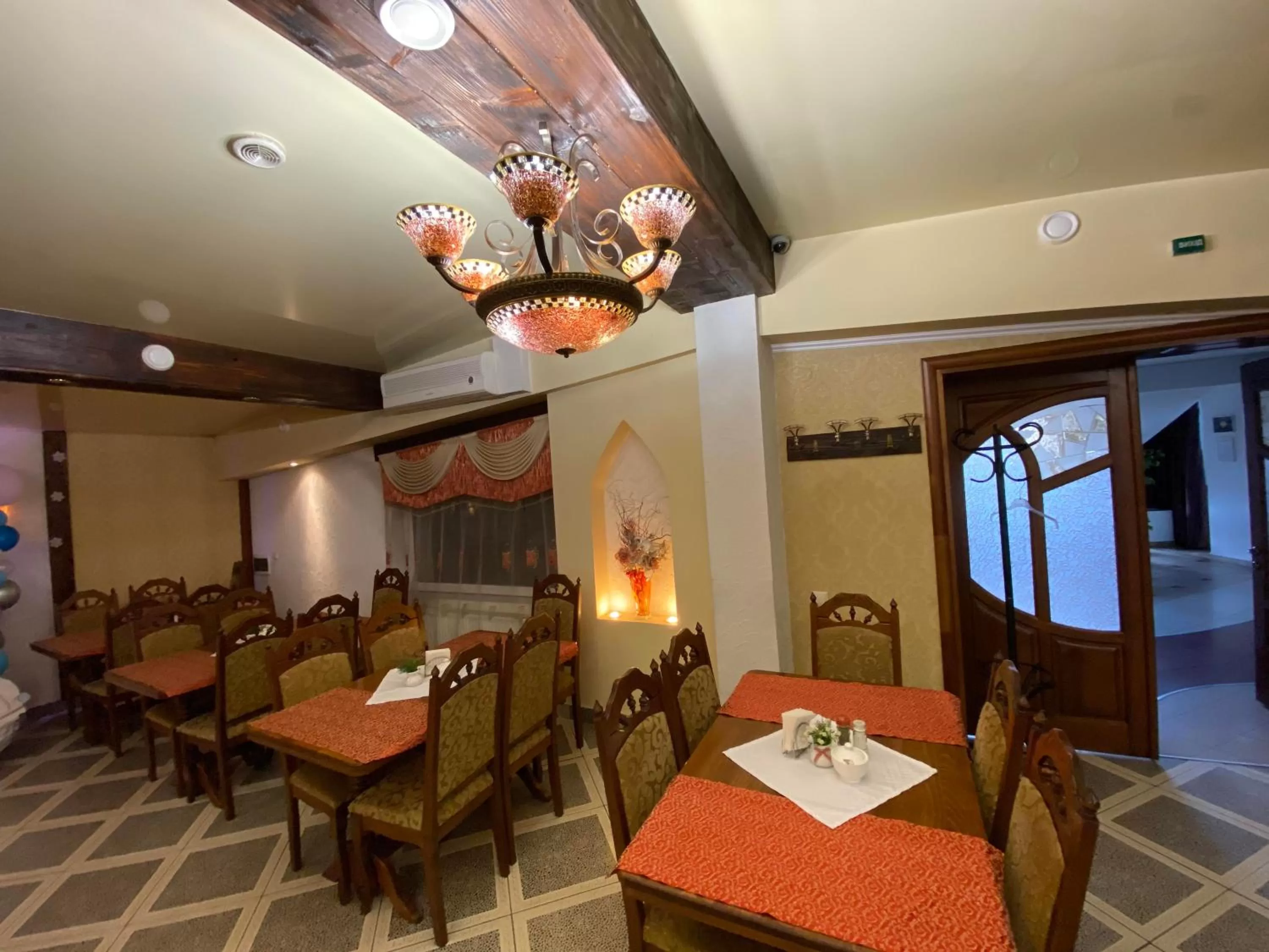 Restaurant/Places to Eat in Autopark Hotel