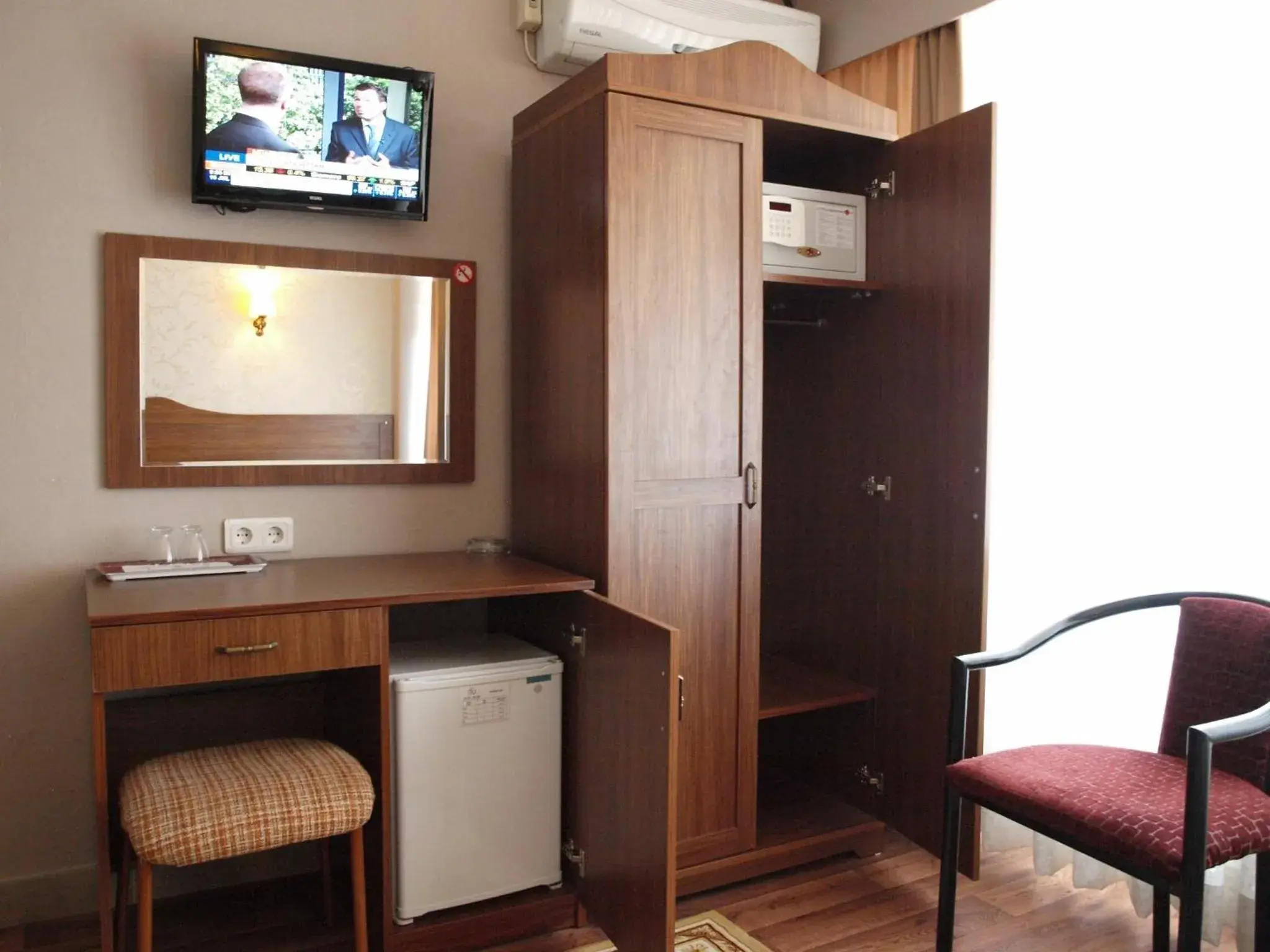 Other, TV/Entertainment Center in Hotel Nezih Istanbul