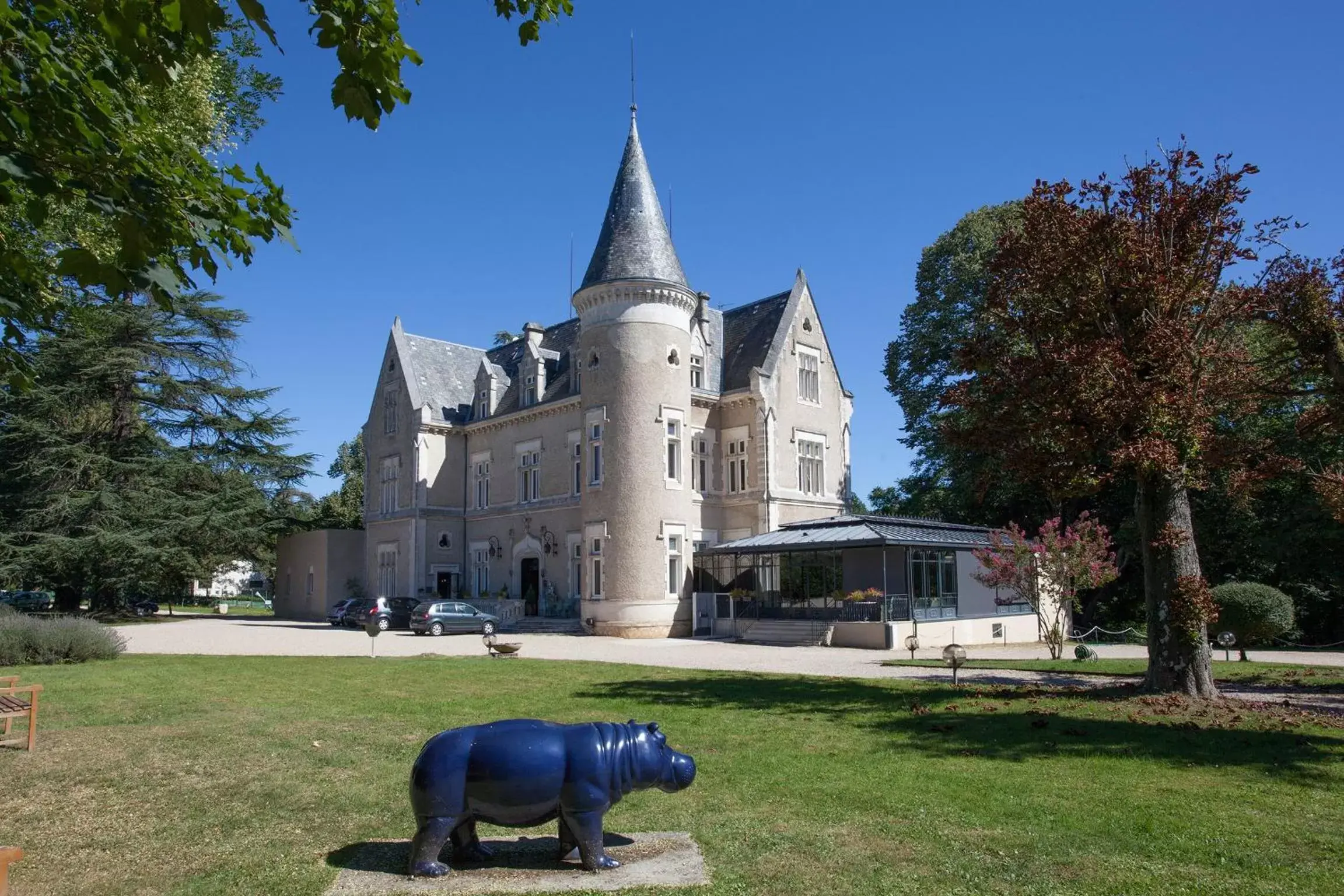 Facade/entrance, Property Building in Château des Reynats