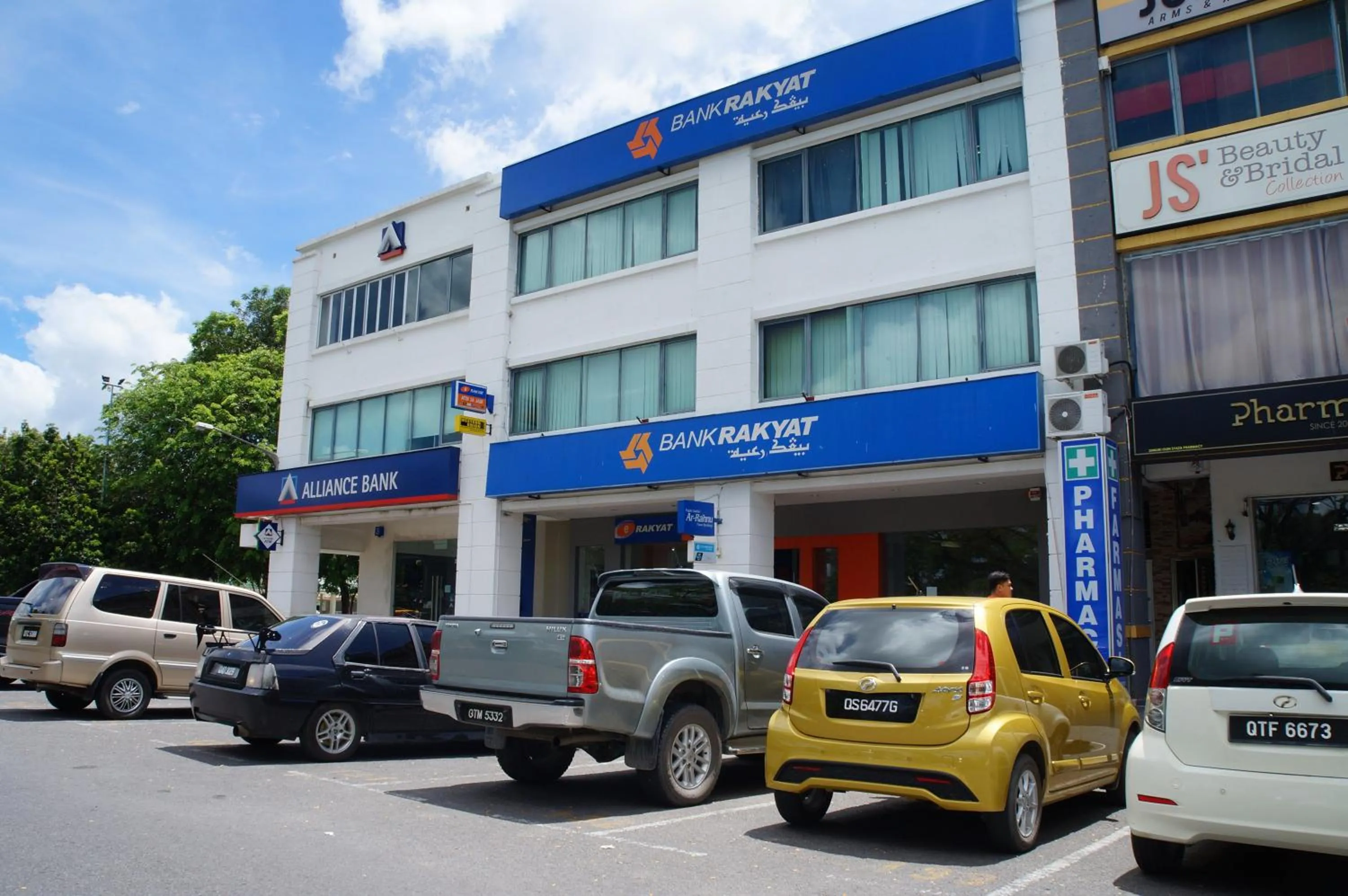 Area and facilities in Greens Hotel & Suites