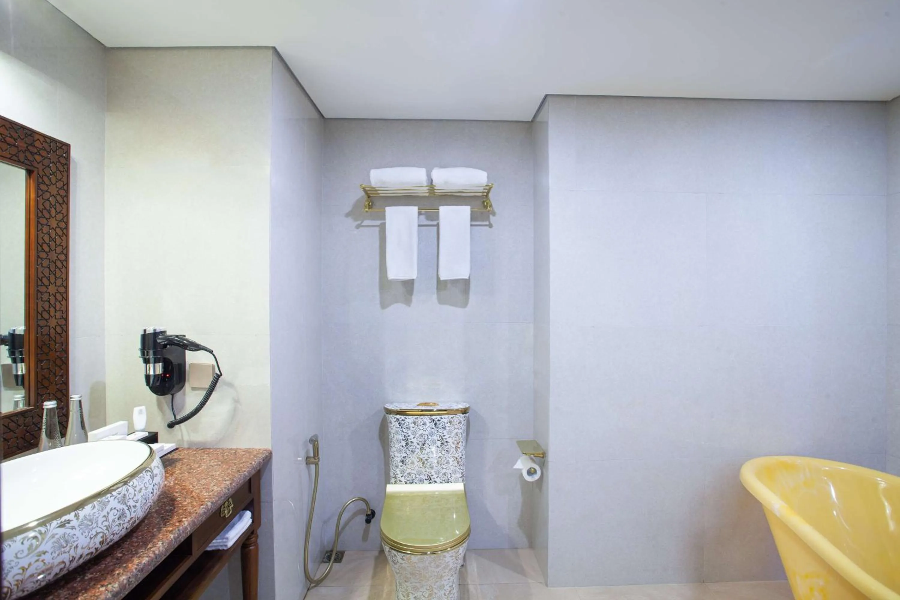 Bathroom in Alhambra Hotel & Convention, BW Signature Collection