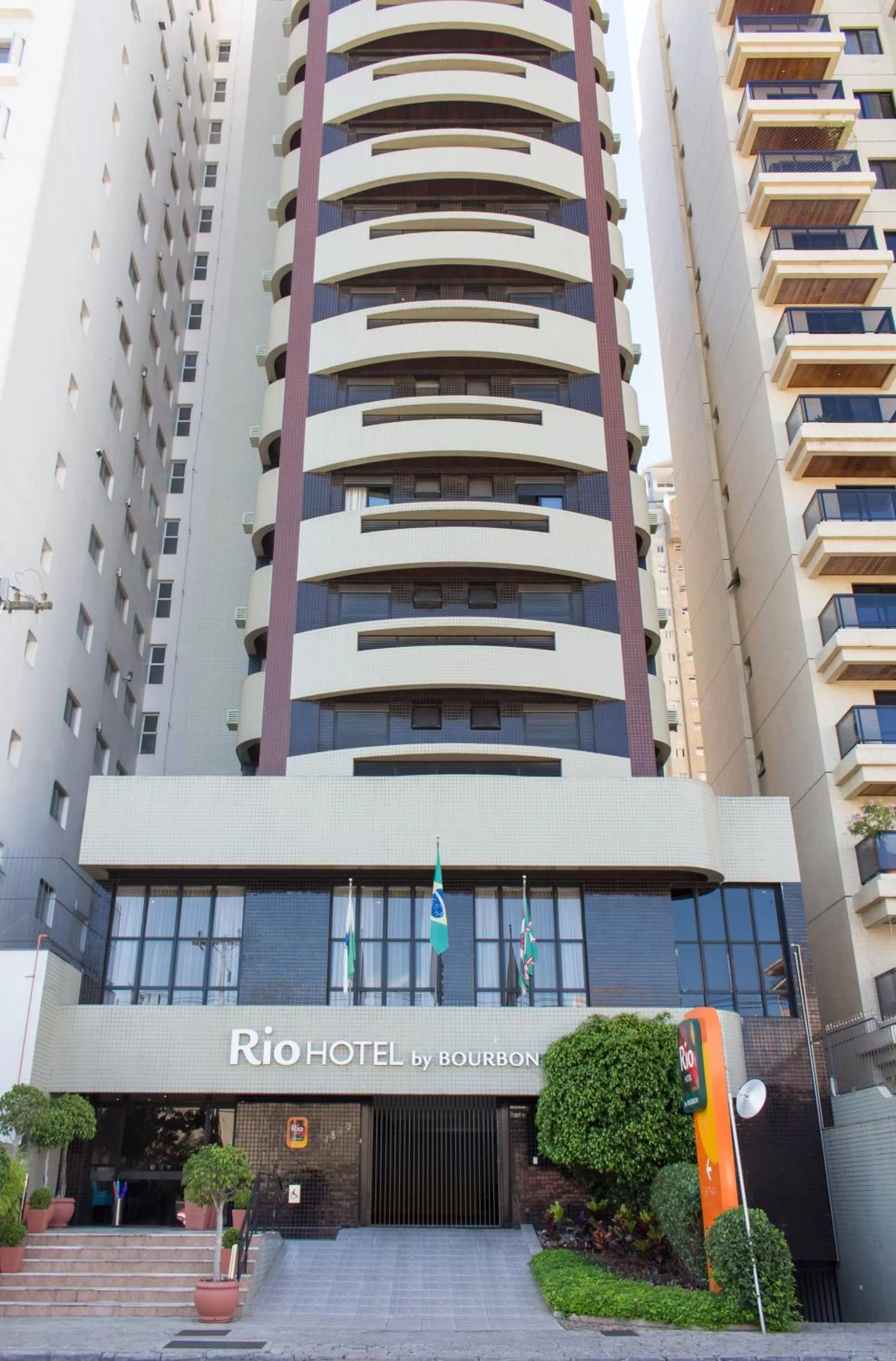 Facade/entrance in Rio Hotel by Bourbon Curitiba