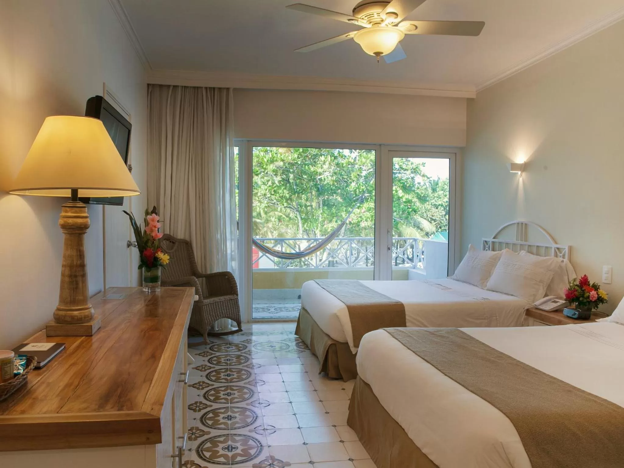 Bed in Hotel Las Americas Casa de Playa