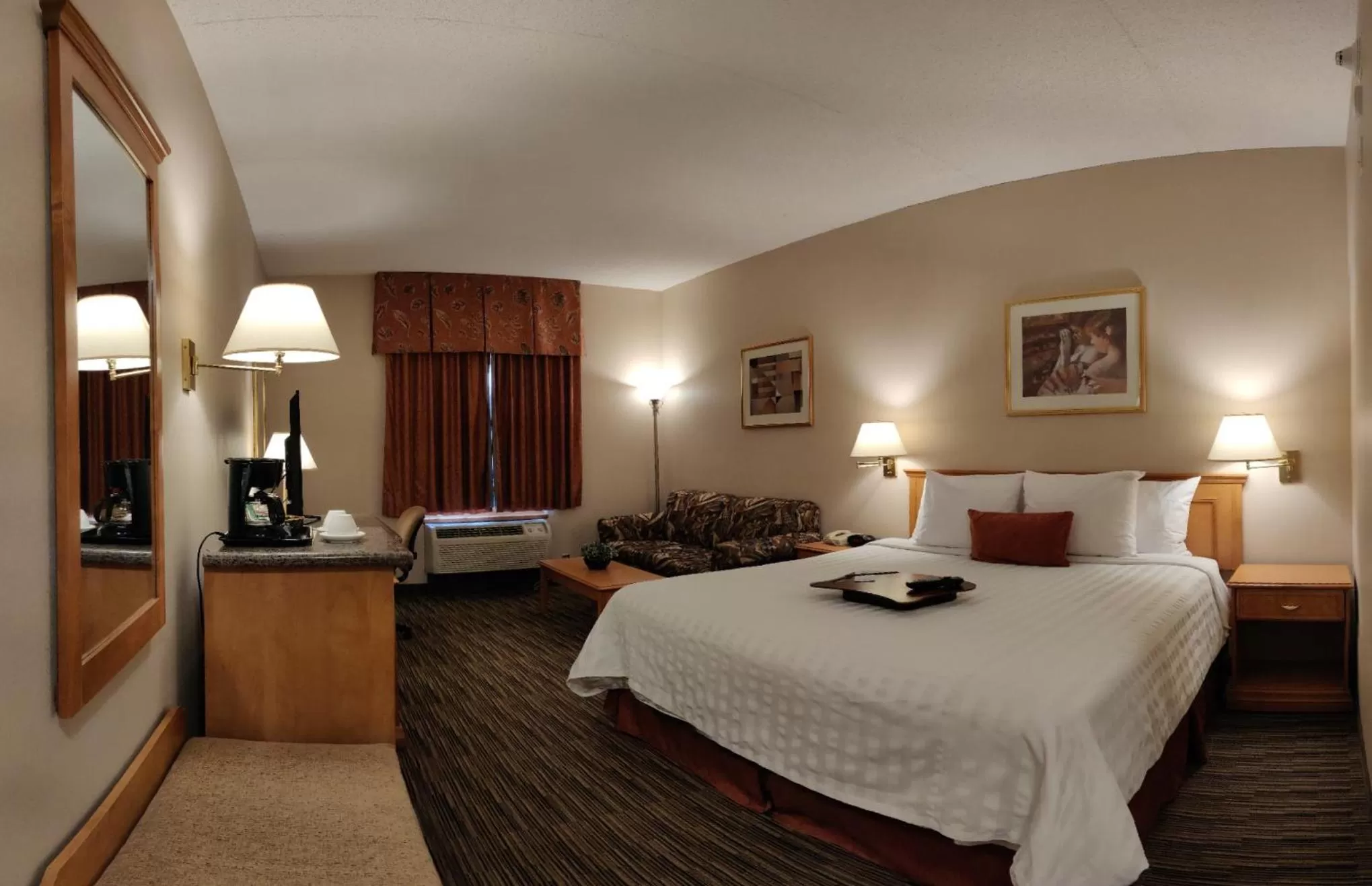 Bed in Humphry Inn and Suites