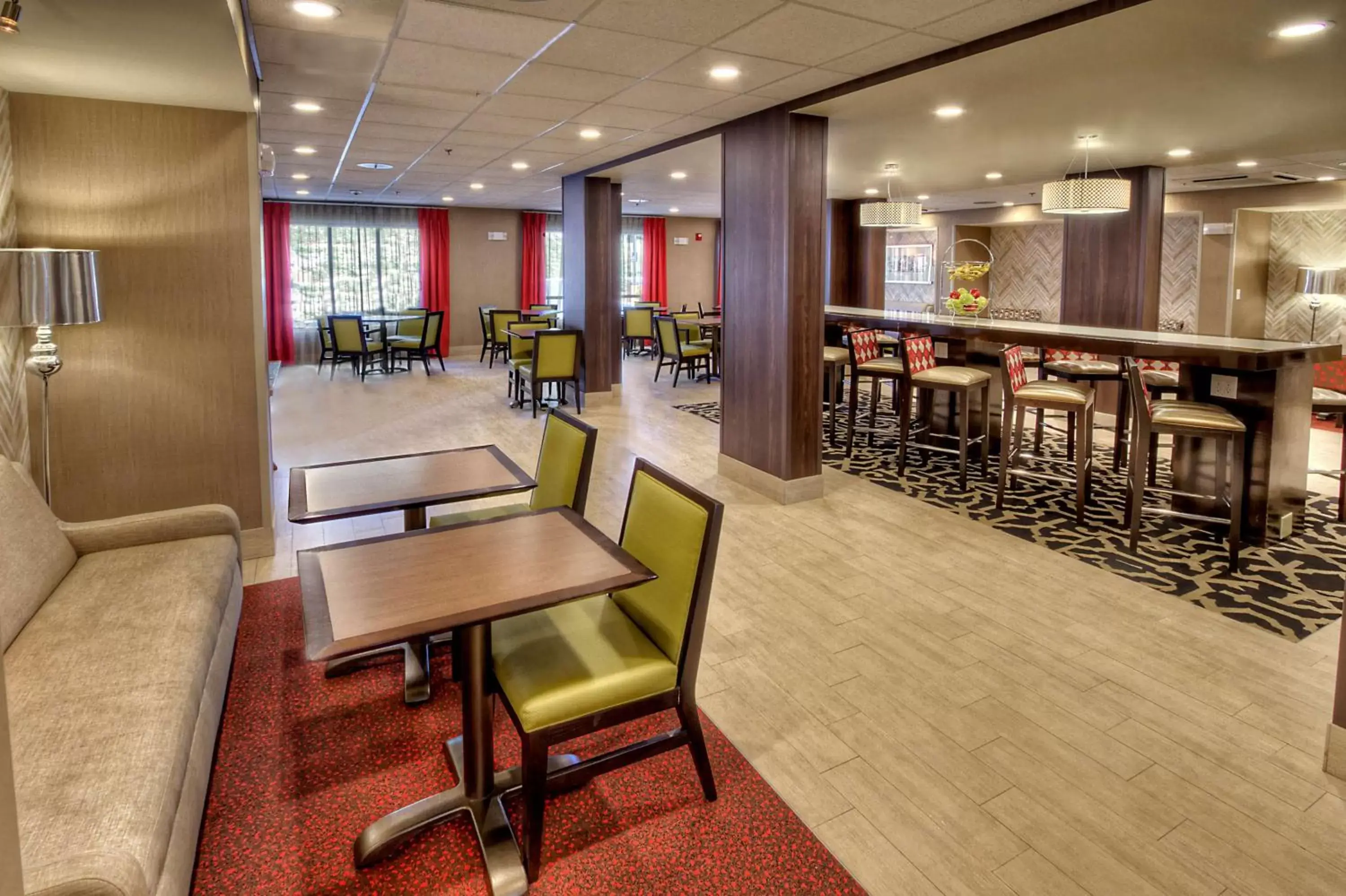 Restaurant/places to eat, Lounge/Bar in Hampton Inn Cookeville