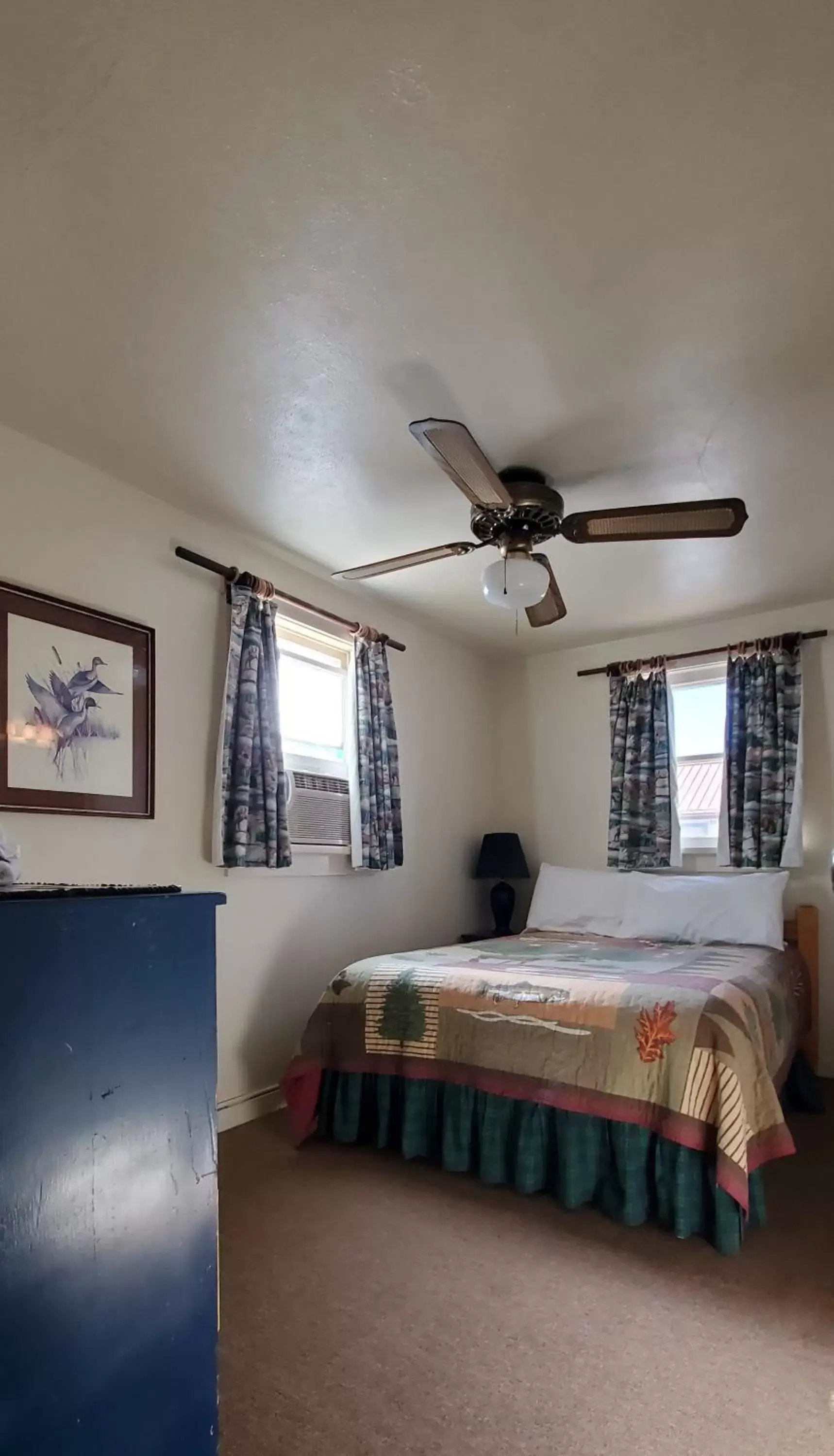 Bedroom, Bed in Hikers Cimarron Inn & RV Park