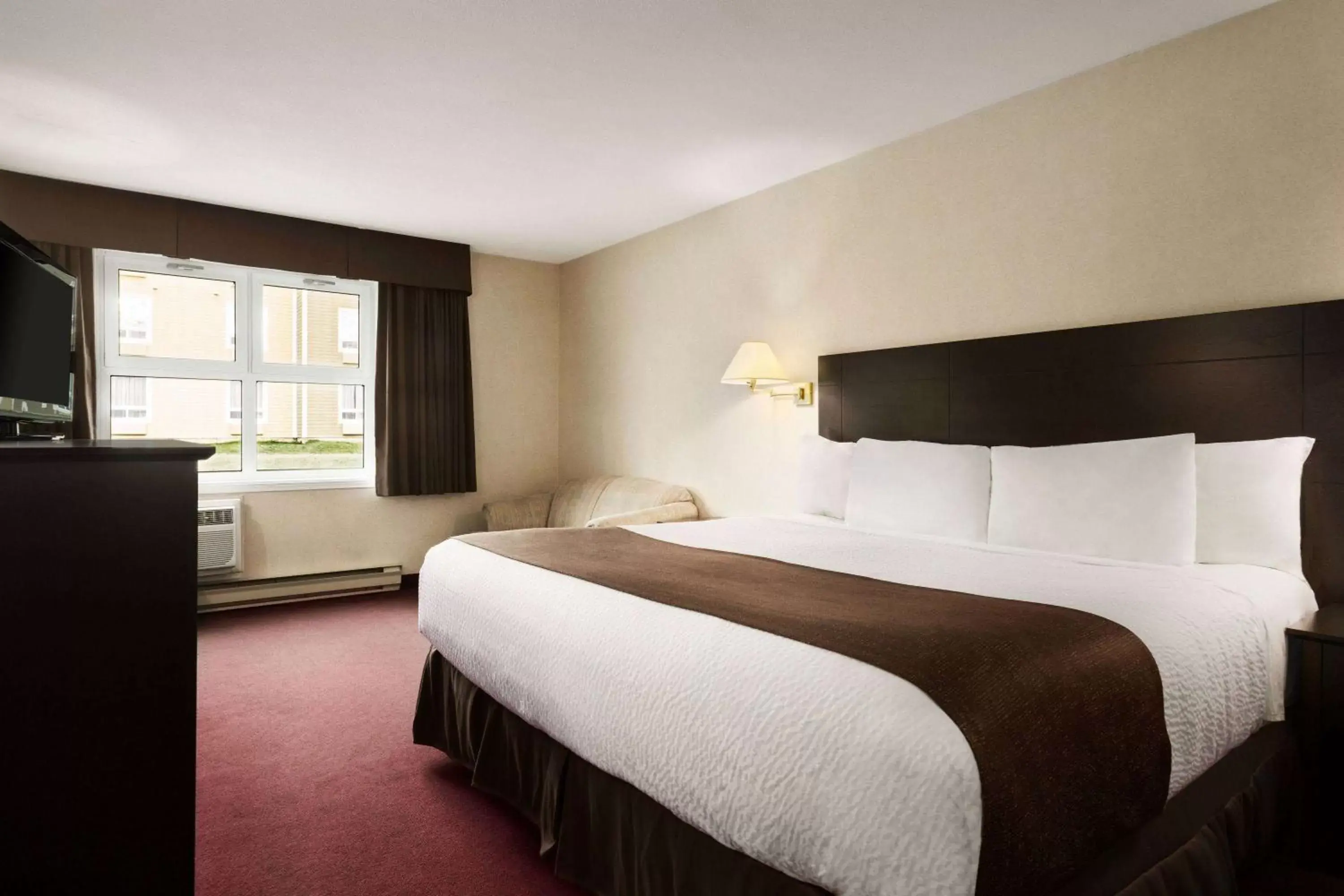 Photo of the whole room, Bed in Days Inn by Wyndham Trois-Rivieres