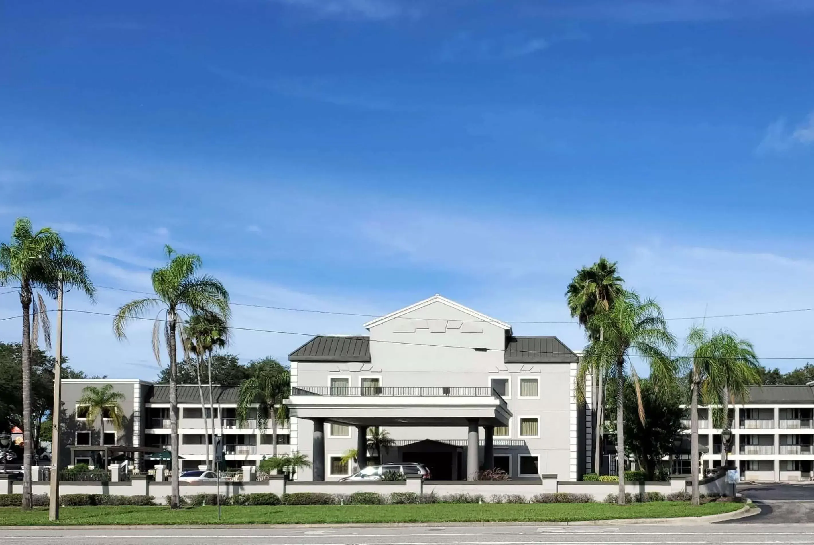 Property Building in La Quinta Inn by Wyndham Tampa Near Busch Gardens