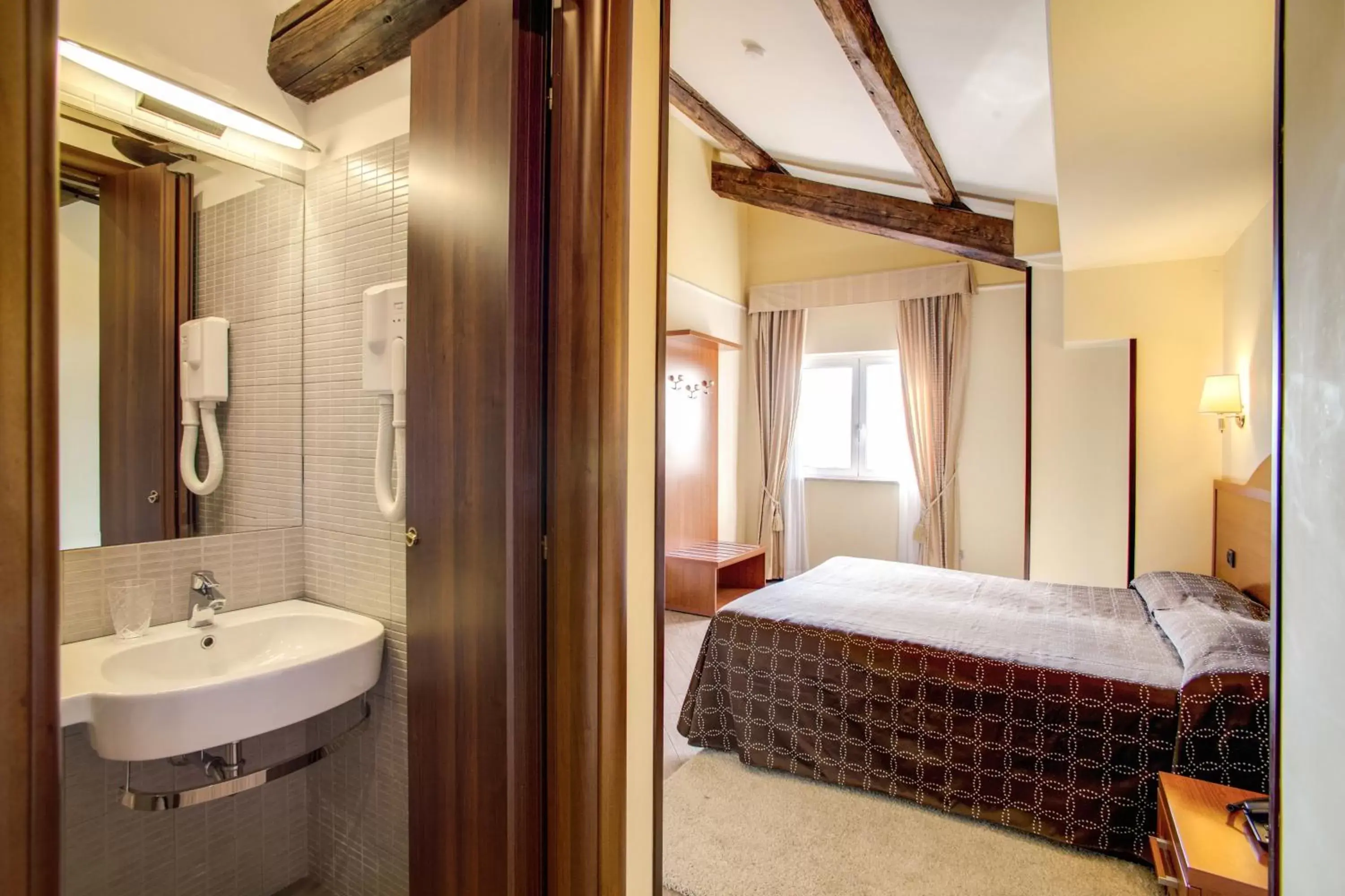 Bedroom, Bathroom in Hotel Roma Tiburtina Metro