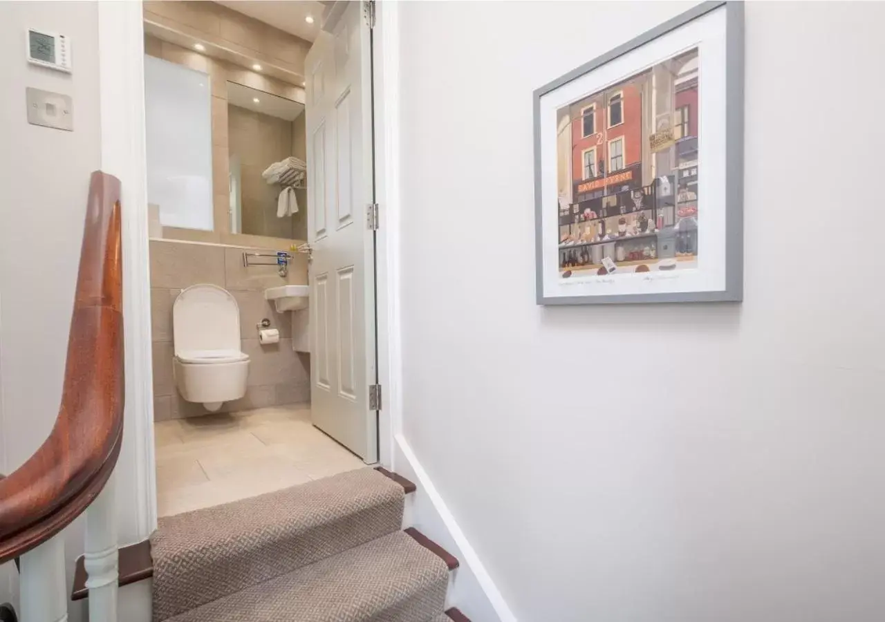 Bathroom in Roxford Lodge Hotel