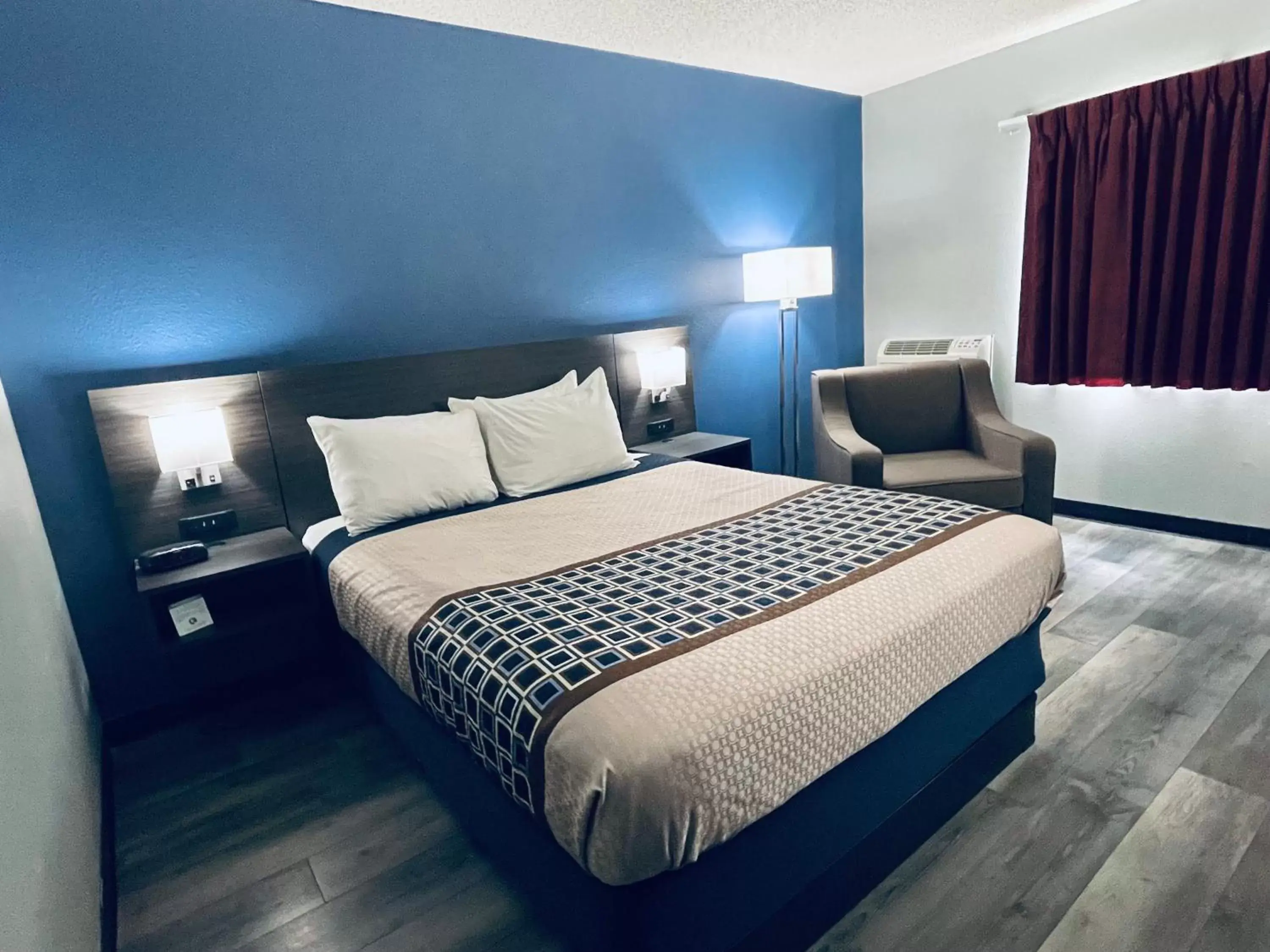 Bed in Americas Choice Inn & Suites