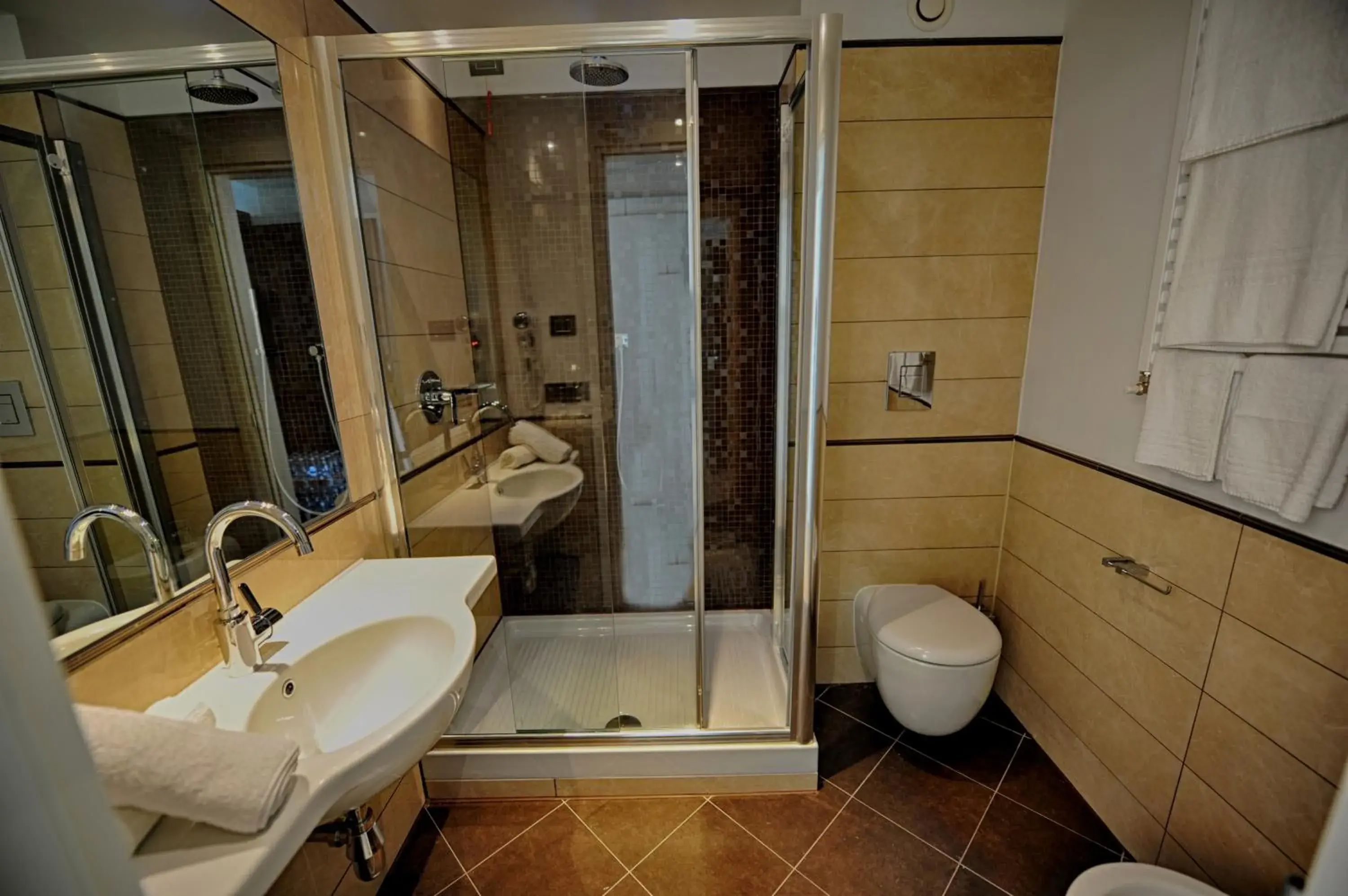 Bathroom in Hotel Viareggio