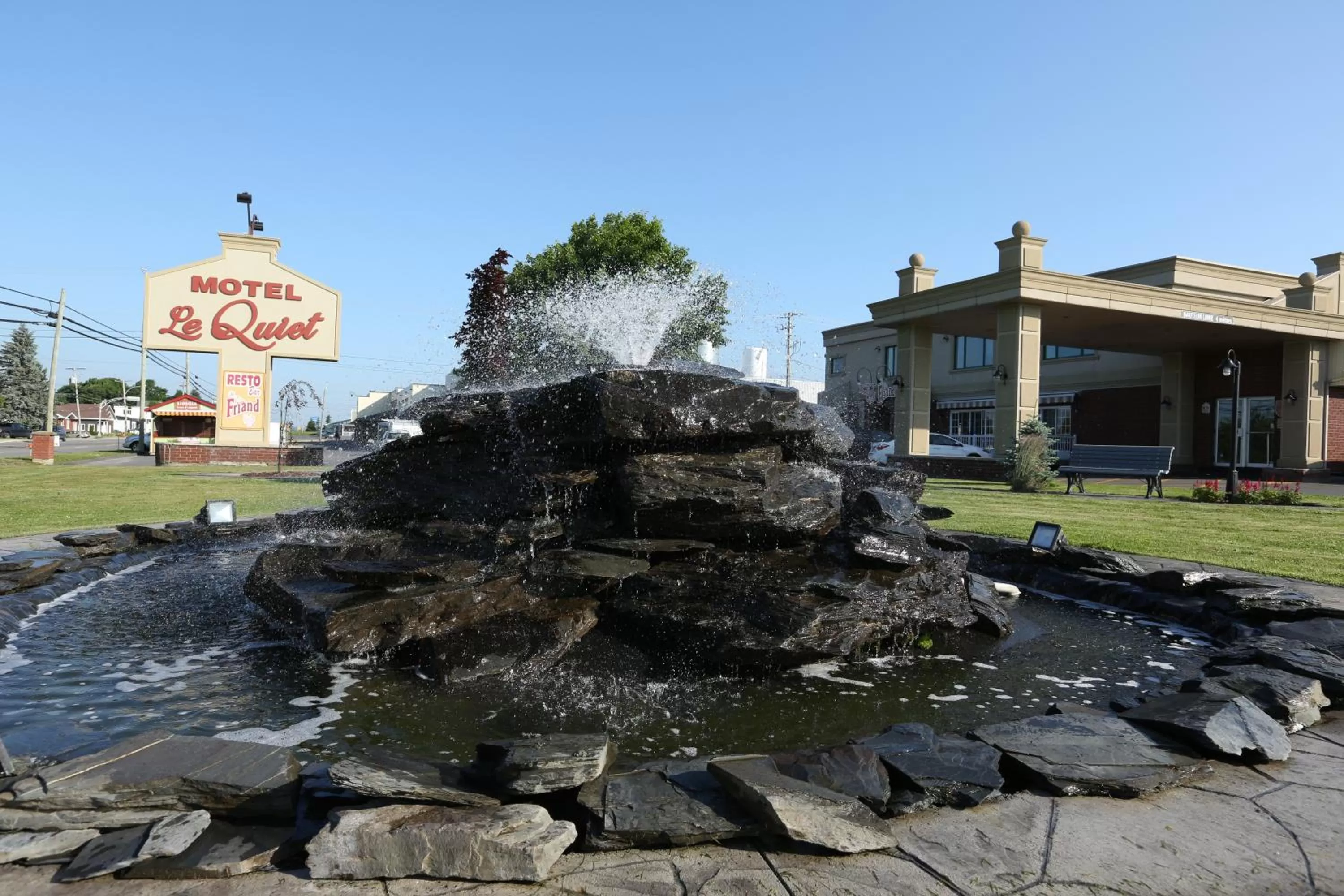 Swimming pool in Hotel Motel Le Quiet