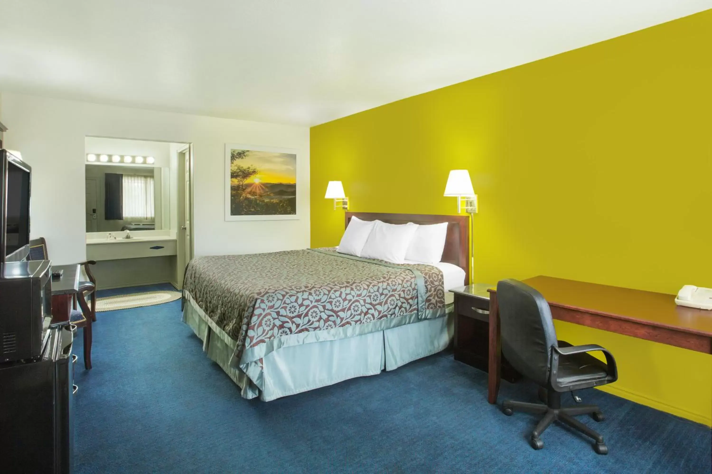 Photo of the whole room, Bed in Days Inn by Wyndham Delta