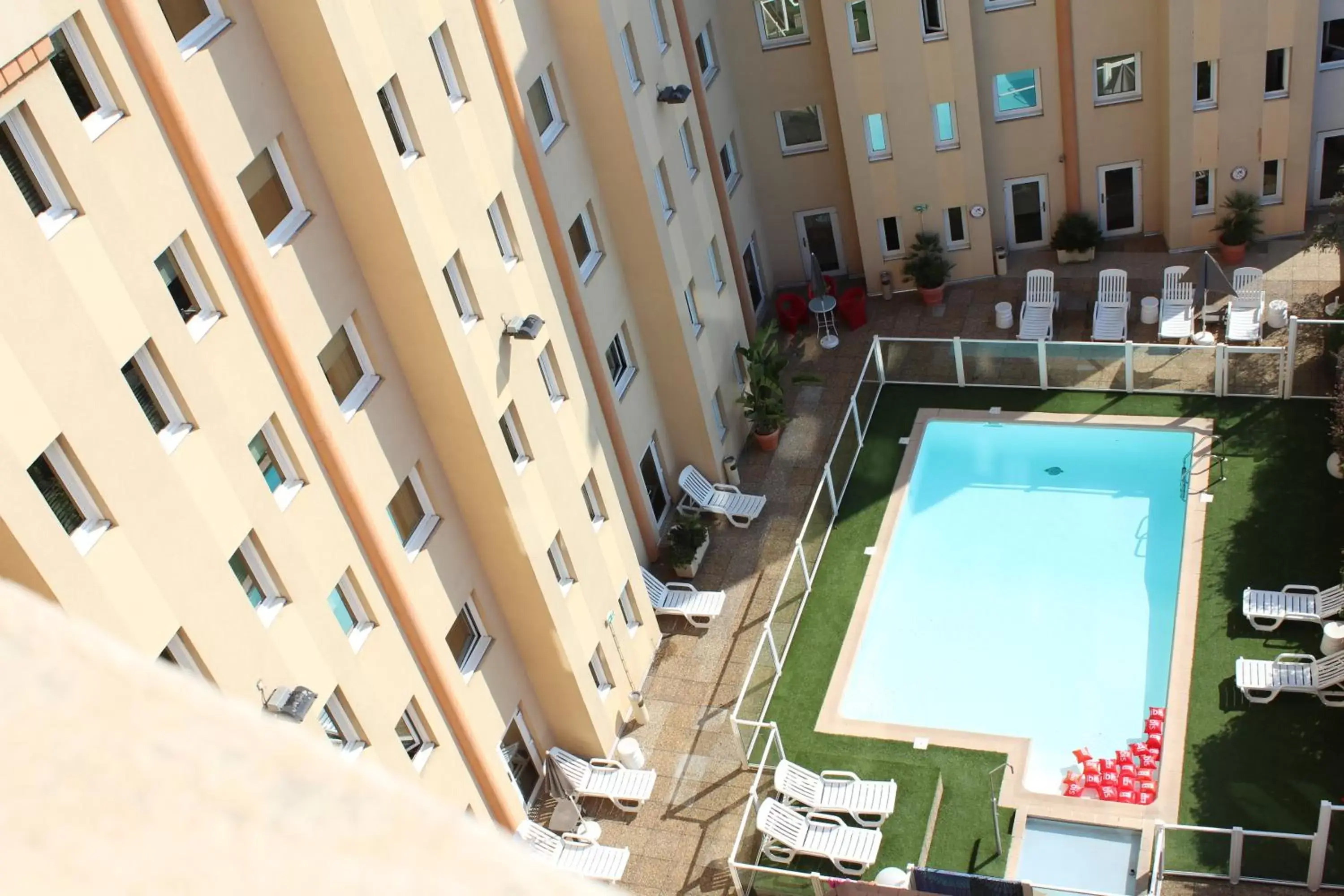 Bird's eye view, Swimming Pool in ibis Nice Centre Gare