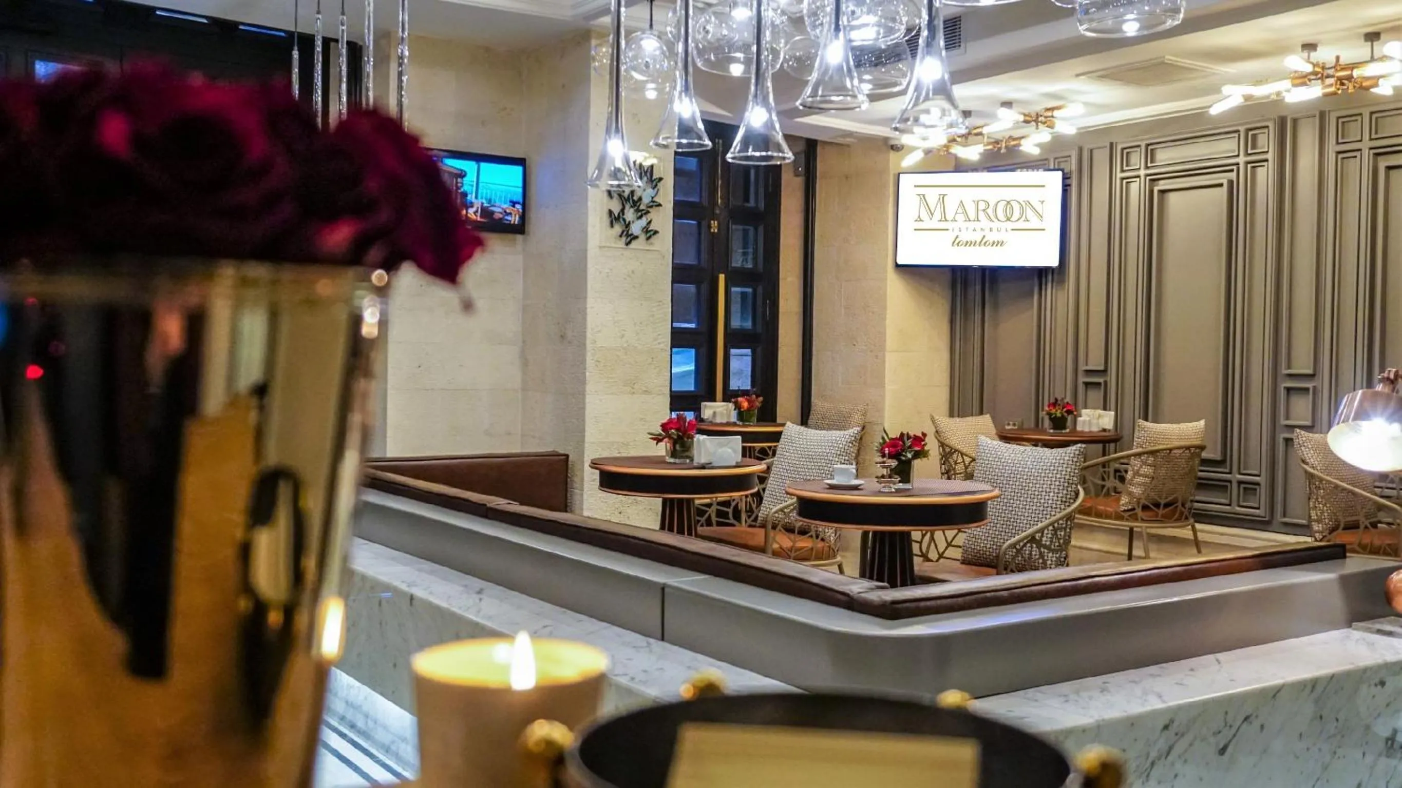 Restaurant/places to eat in Maroon Tomtom