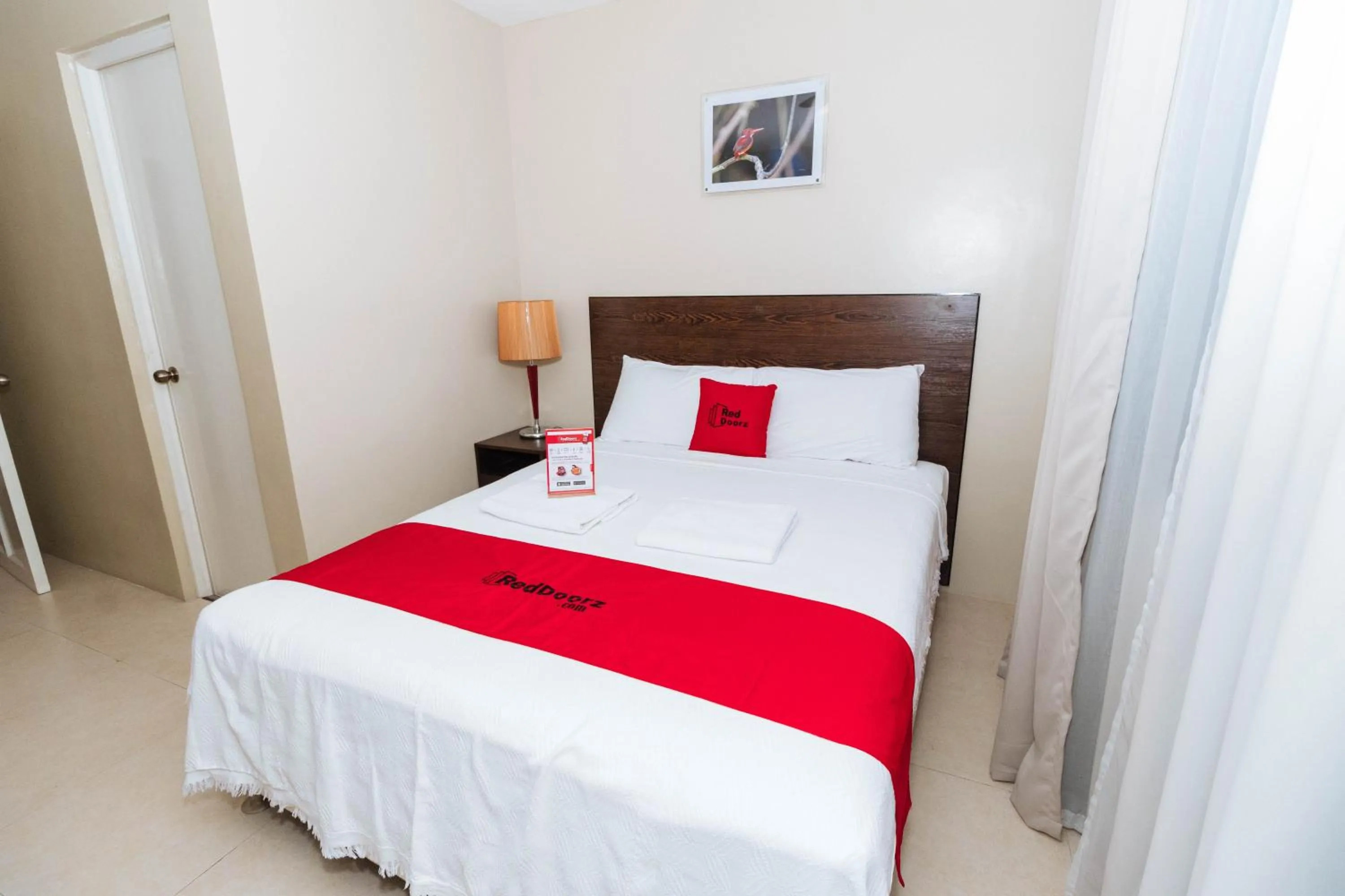 Bed in RedDoorz near Osmena Highway 1