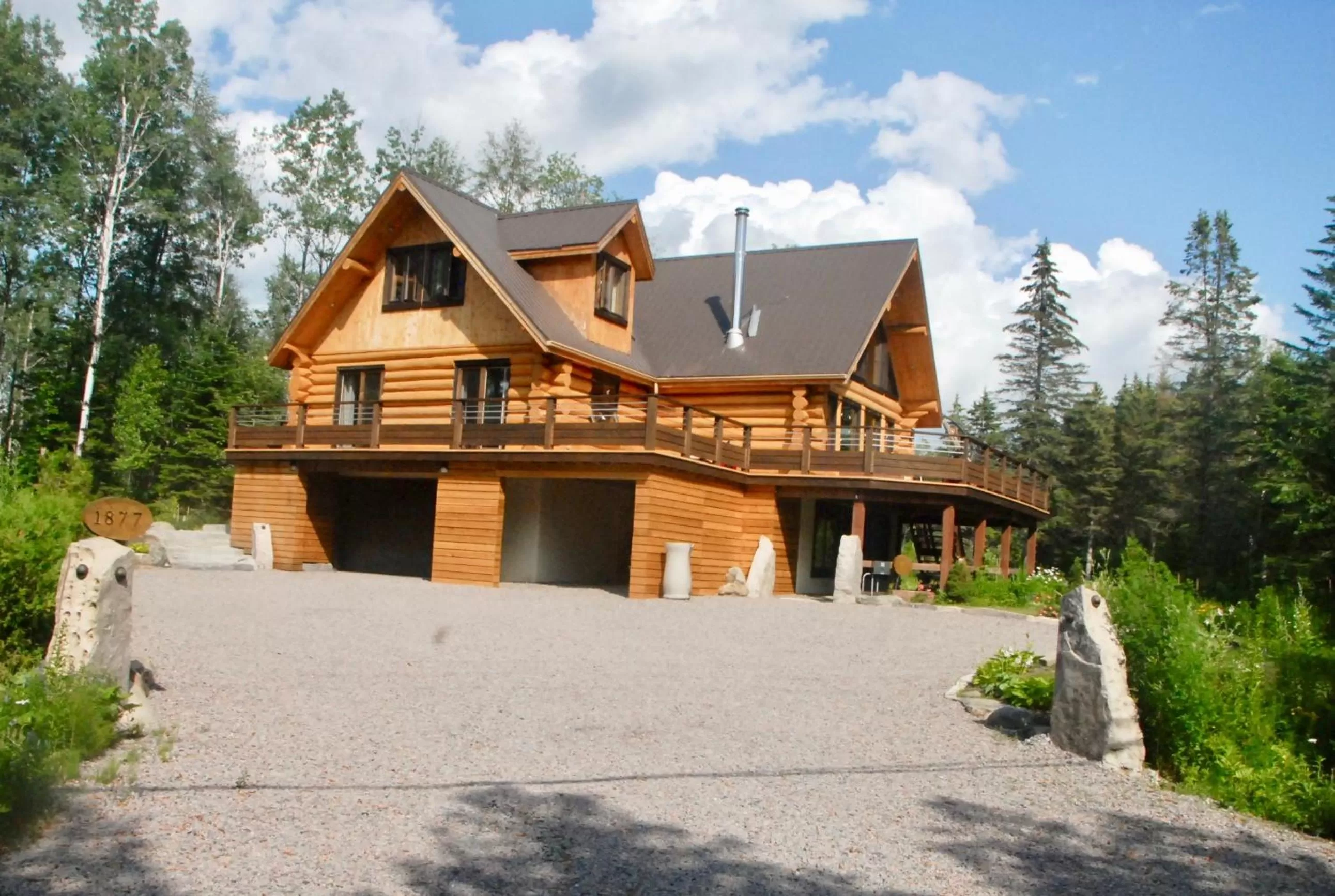 Facade/entrance, Property Building in Le Domaine du Lac Saint Charles