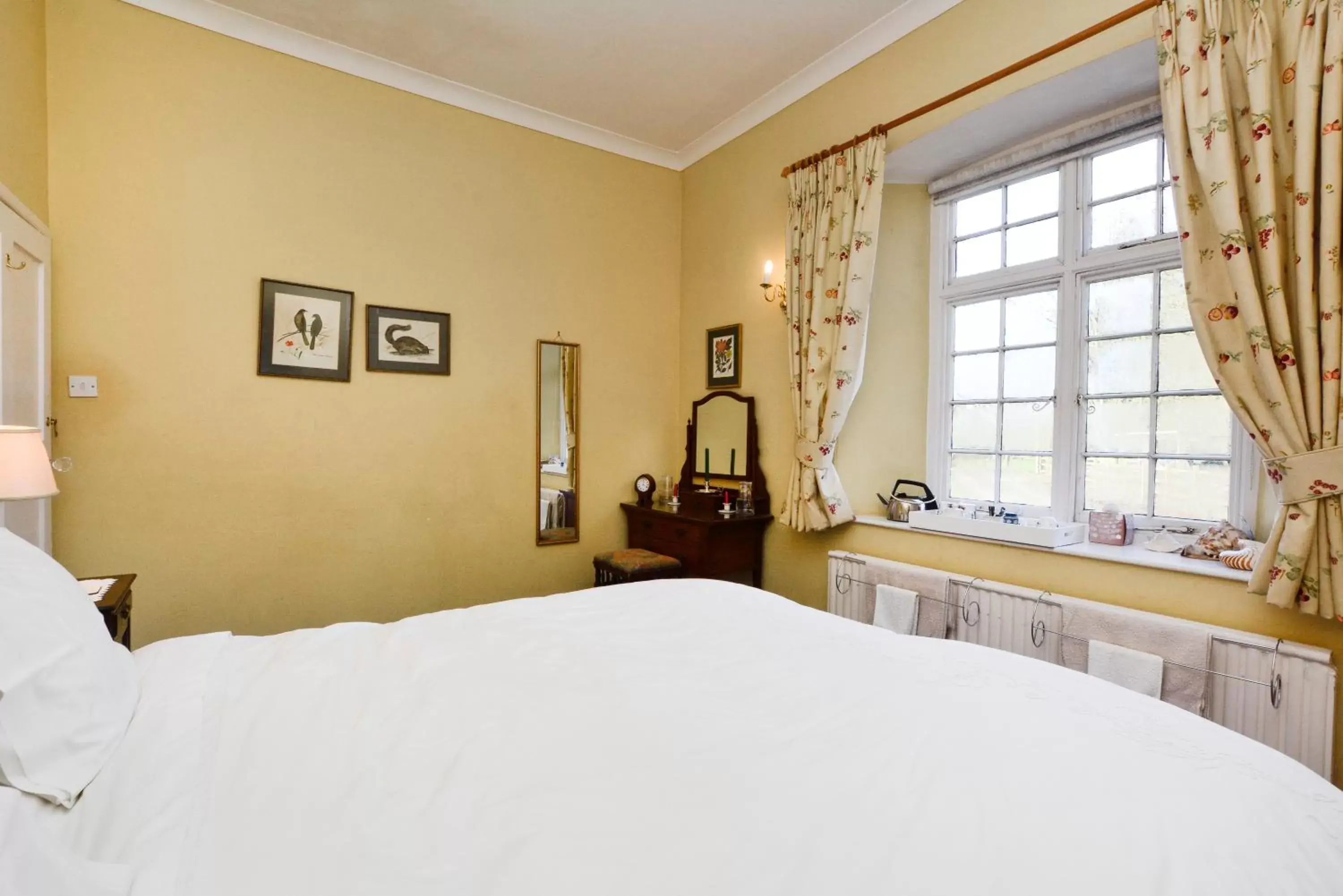 Double Room with Shared Bathroom in The Old School Double Room with Shared Bathroom in The Old School