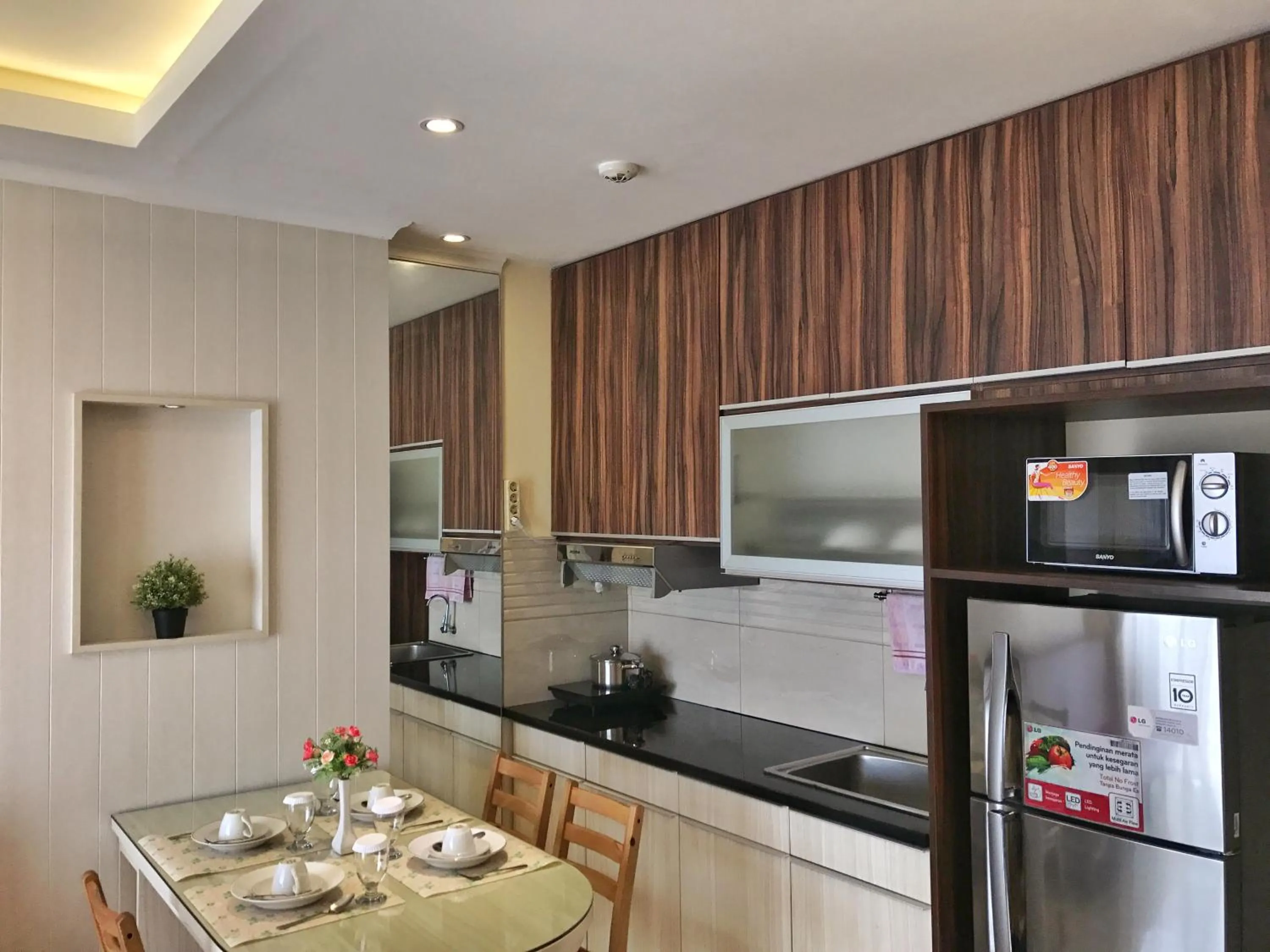 Kitchen or kitchenette in Ravarine Suite Apartment