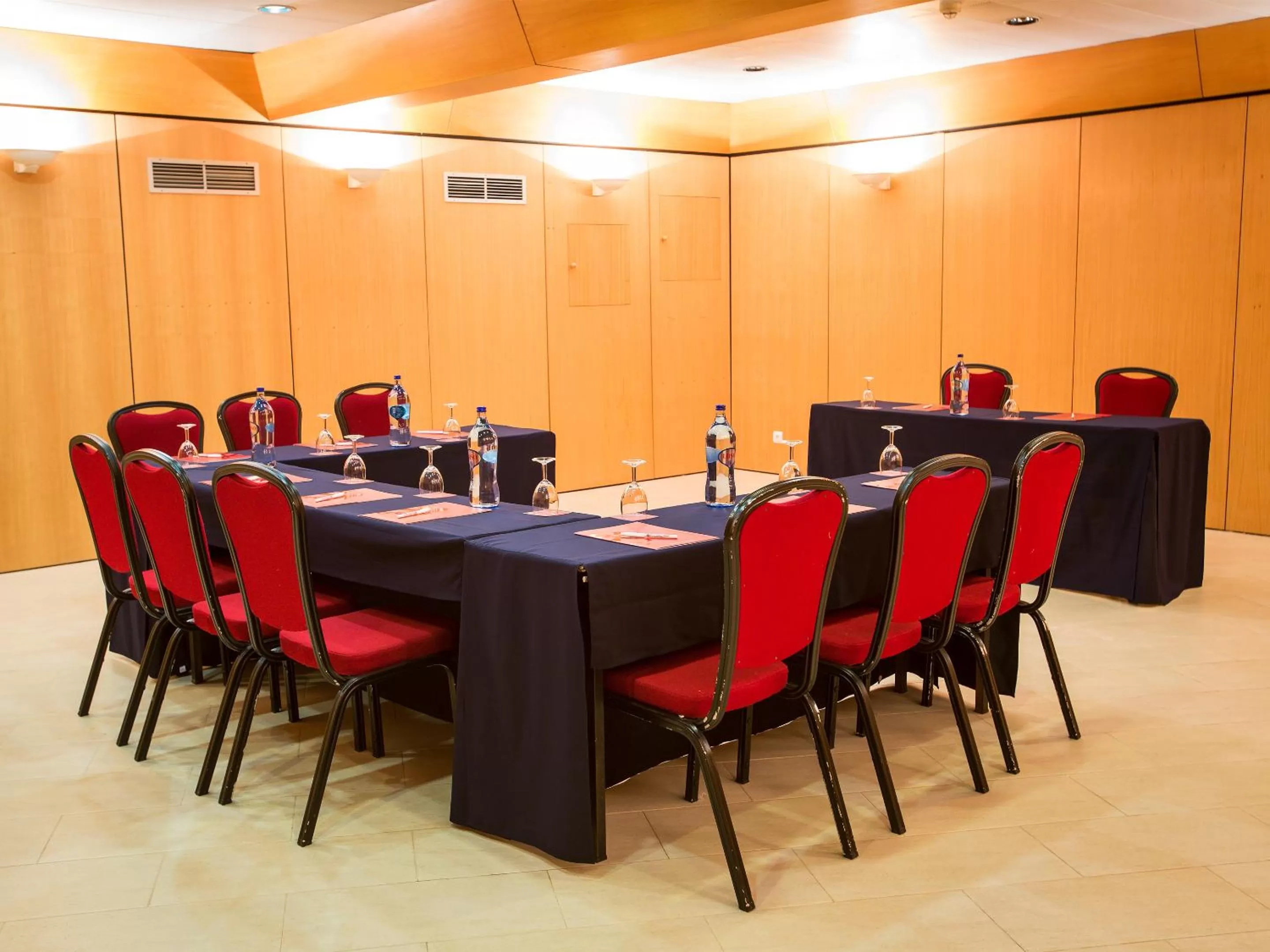 Business facilities in Dom Pedro Marina