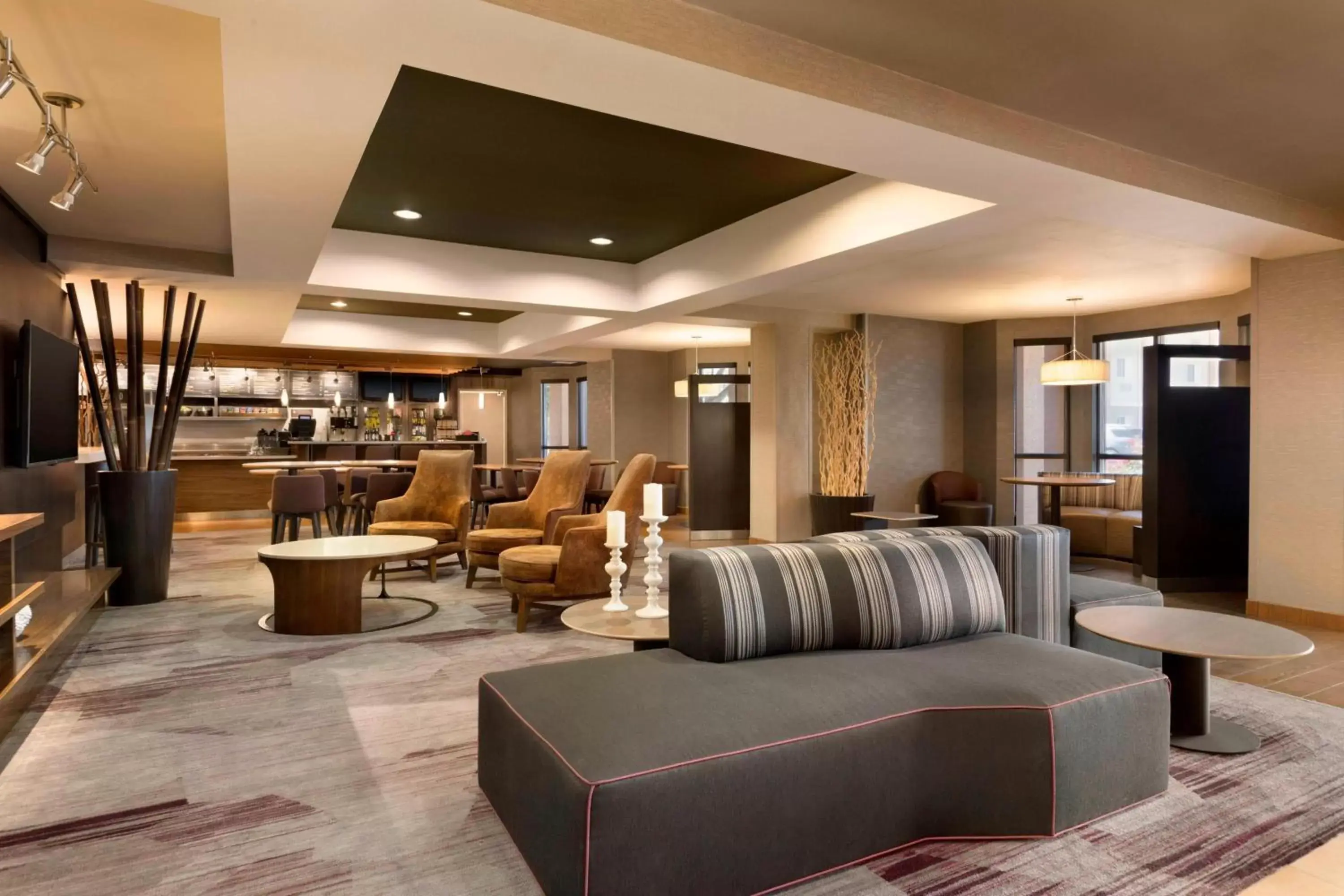 Lobby or reception, Lounge/Bar in Courtyard by Marriott Bloomington Normal