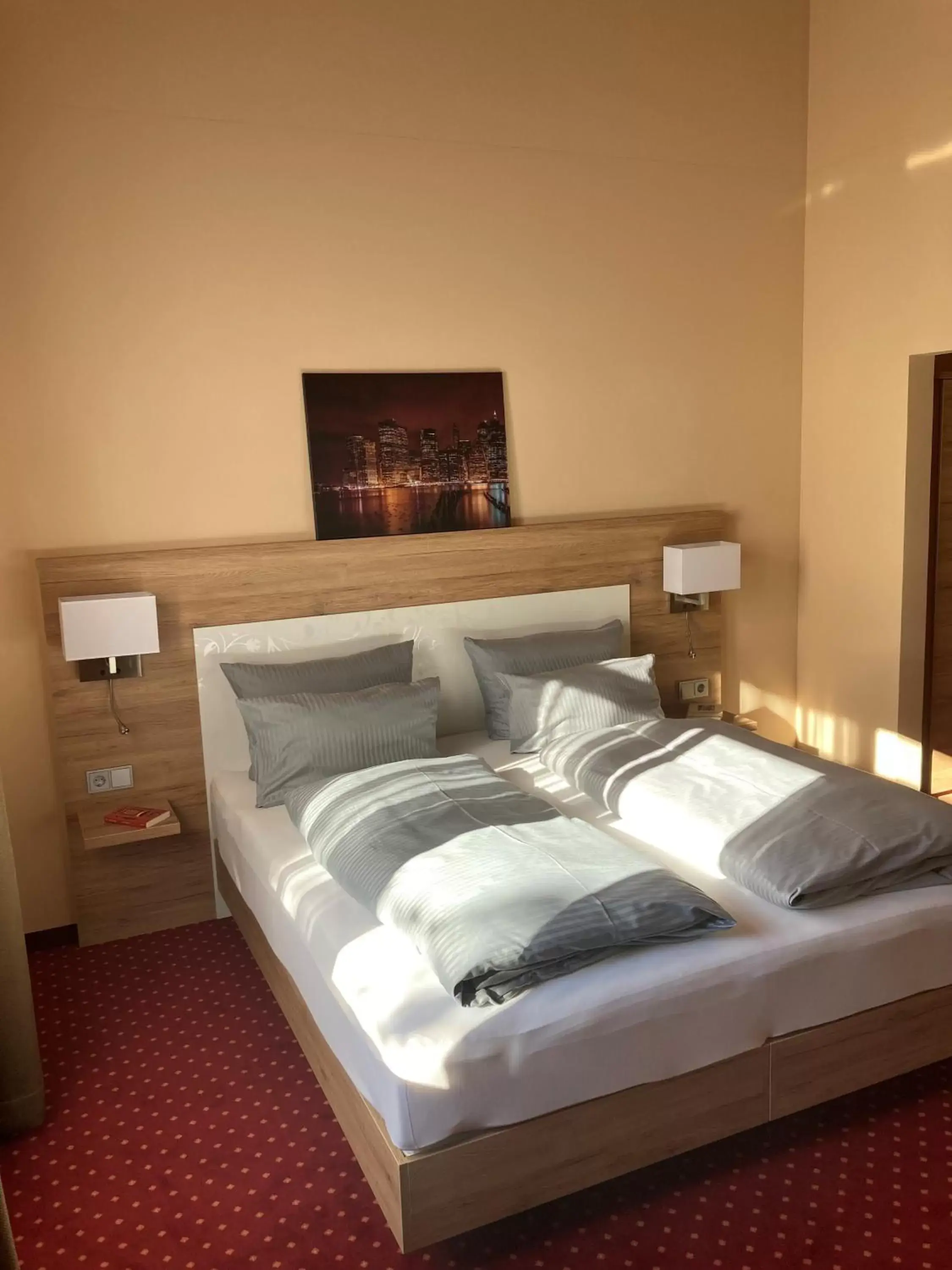 Bed in Hotel KonradP Holzkirchen