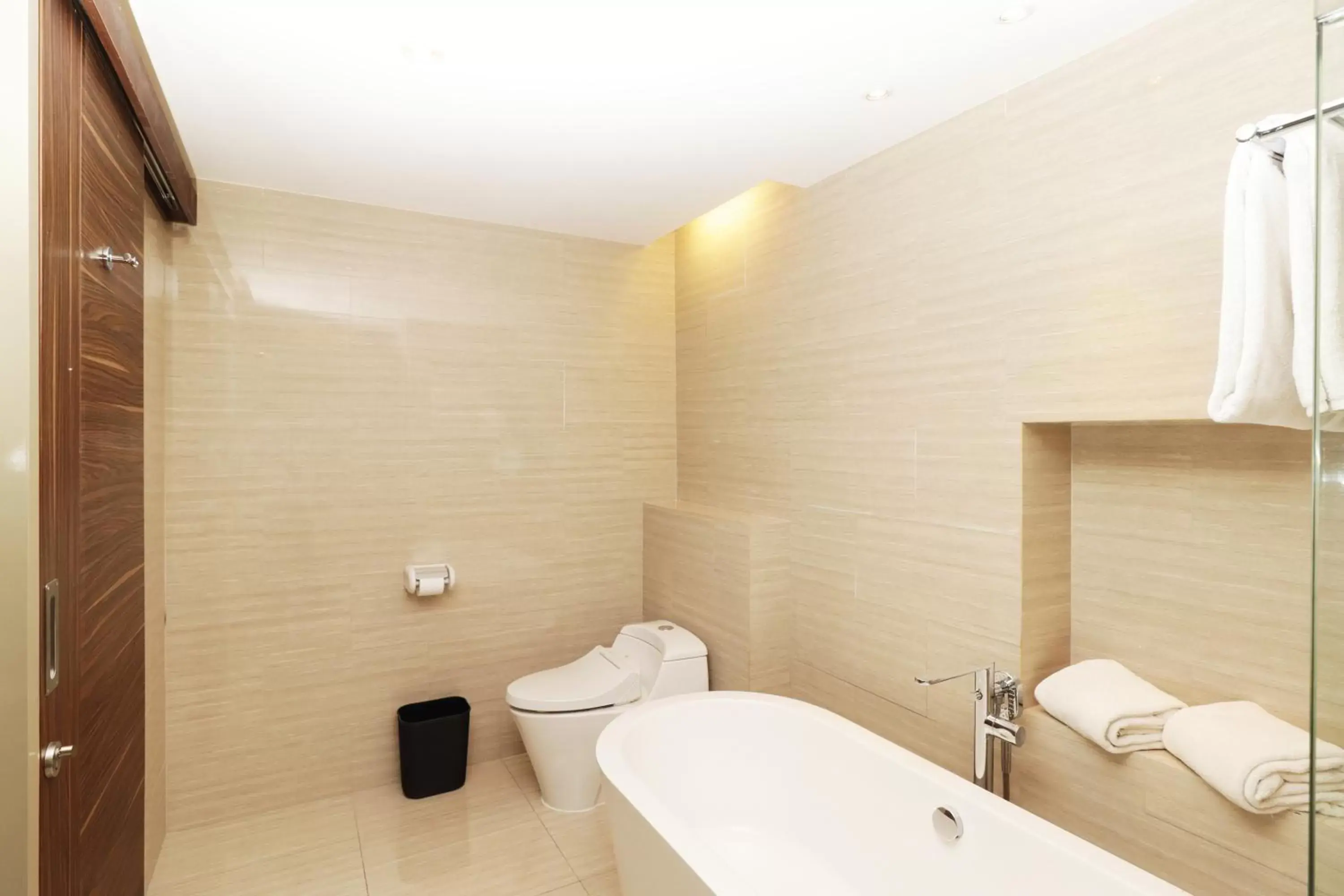Toilet, Bathroom in Swiss-Belhotel Cirebon
